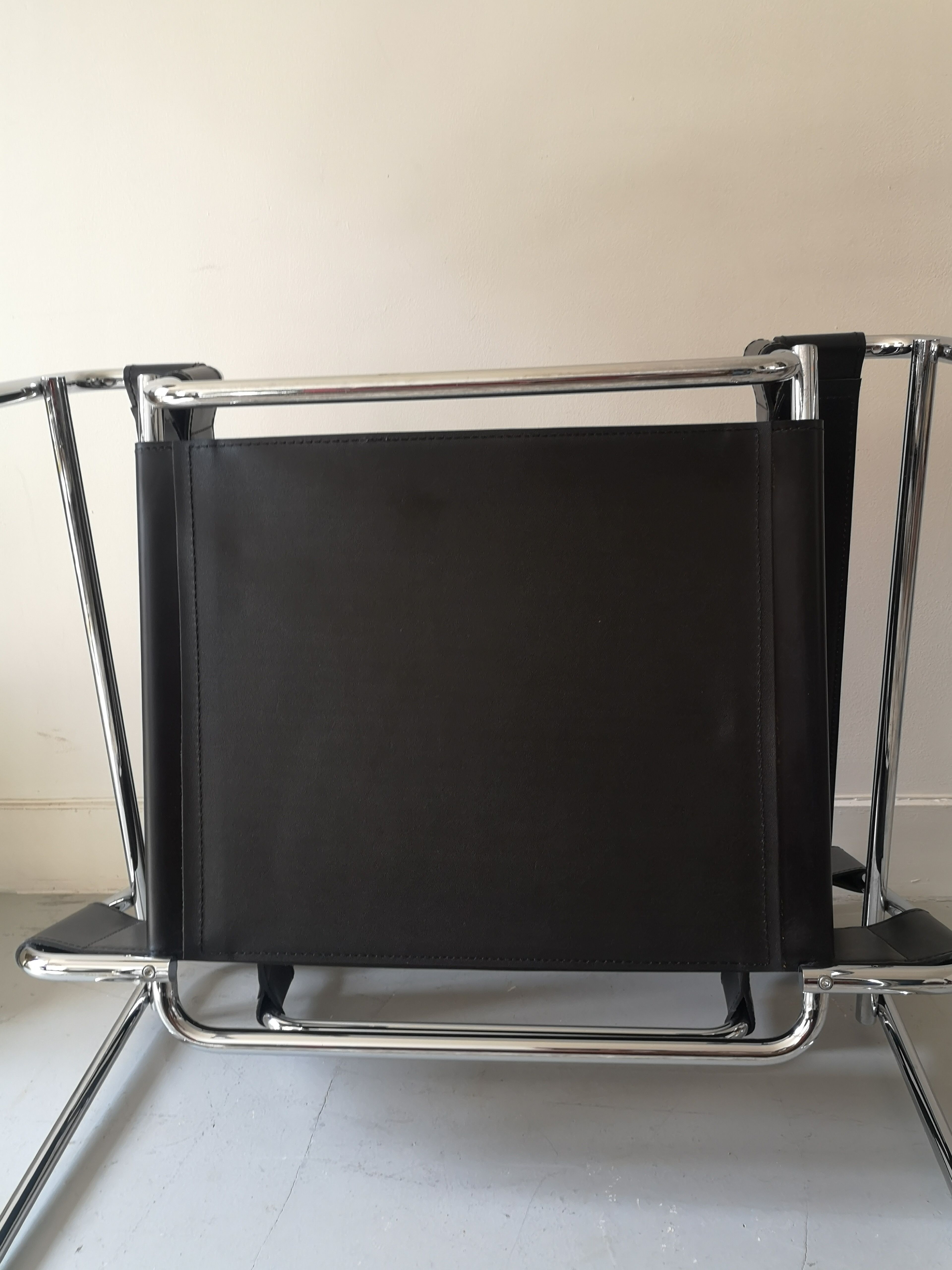 Wassily B3 armchair in black leather Marcel Breuer, Bauhaus 1970