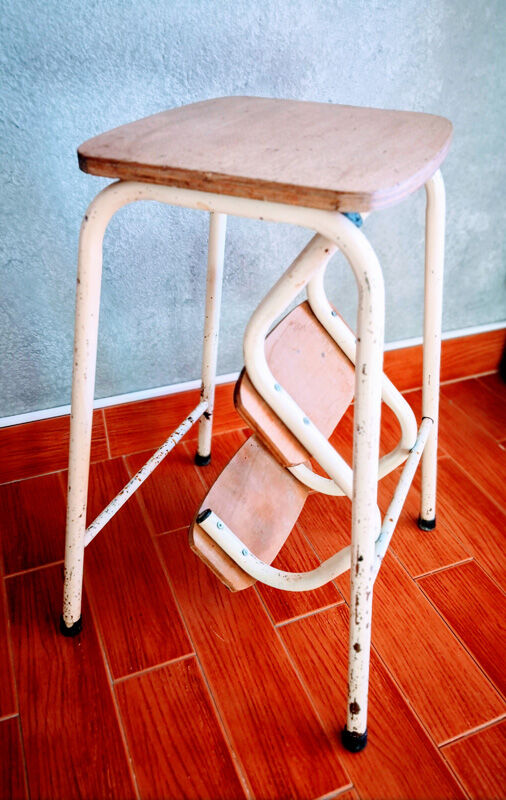 Market foot stool