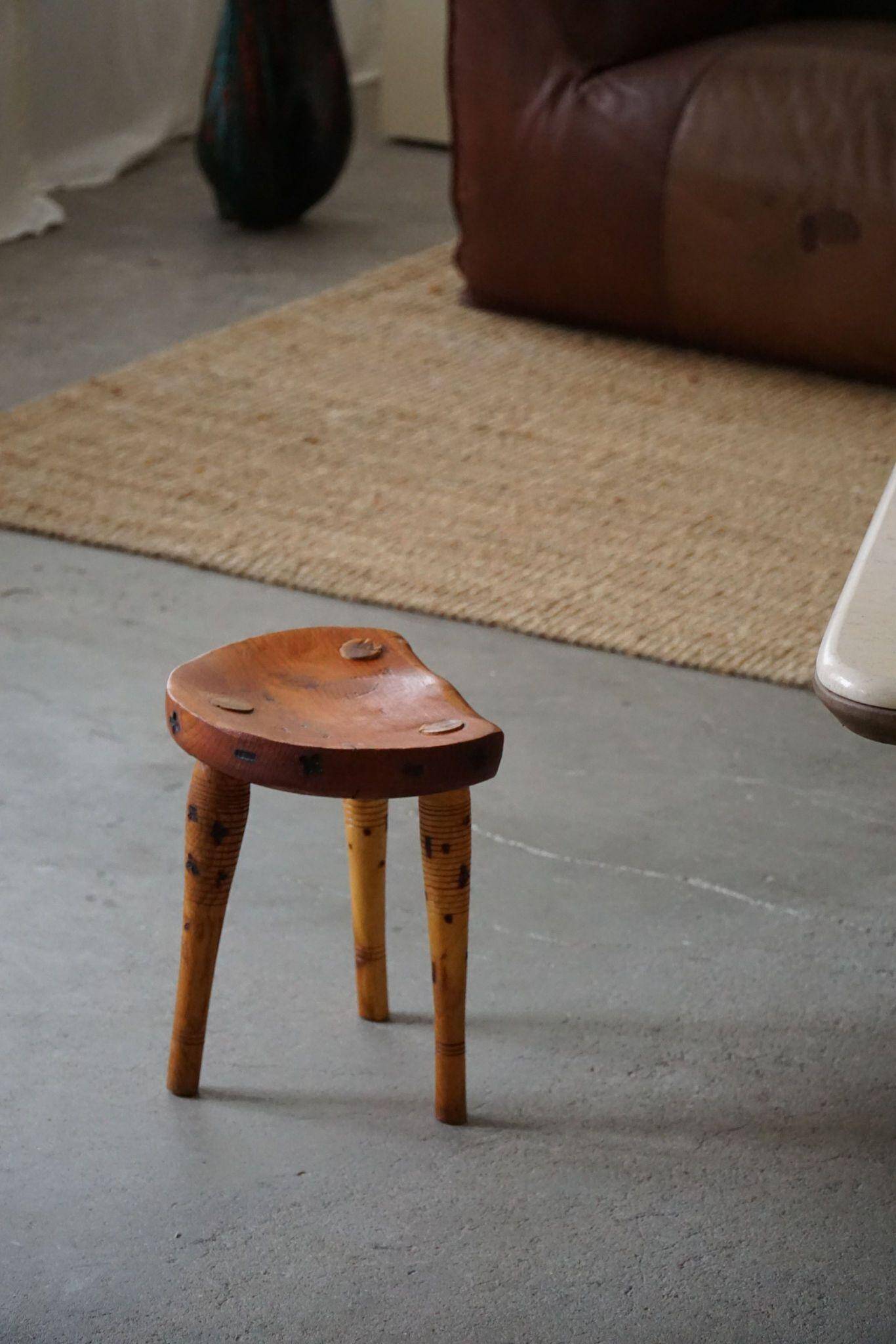 Primitive tripod stool in solid pine, modern Swedish style, from the 1950s.