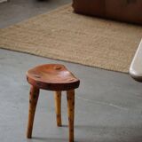 Primitive tripod stool in solid pine, modern Swedish style, from the 1950s.