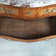 Commode galbé Louis XV