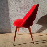 Chaise tonneau en moumoute rouge pieds compas années 60-70