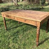 Farm table