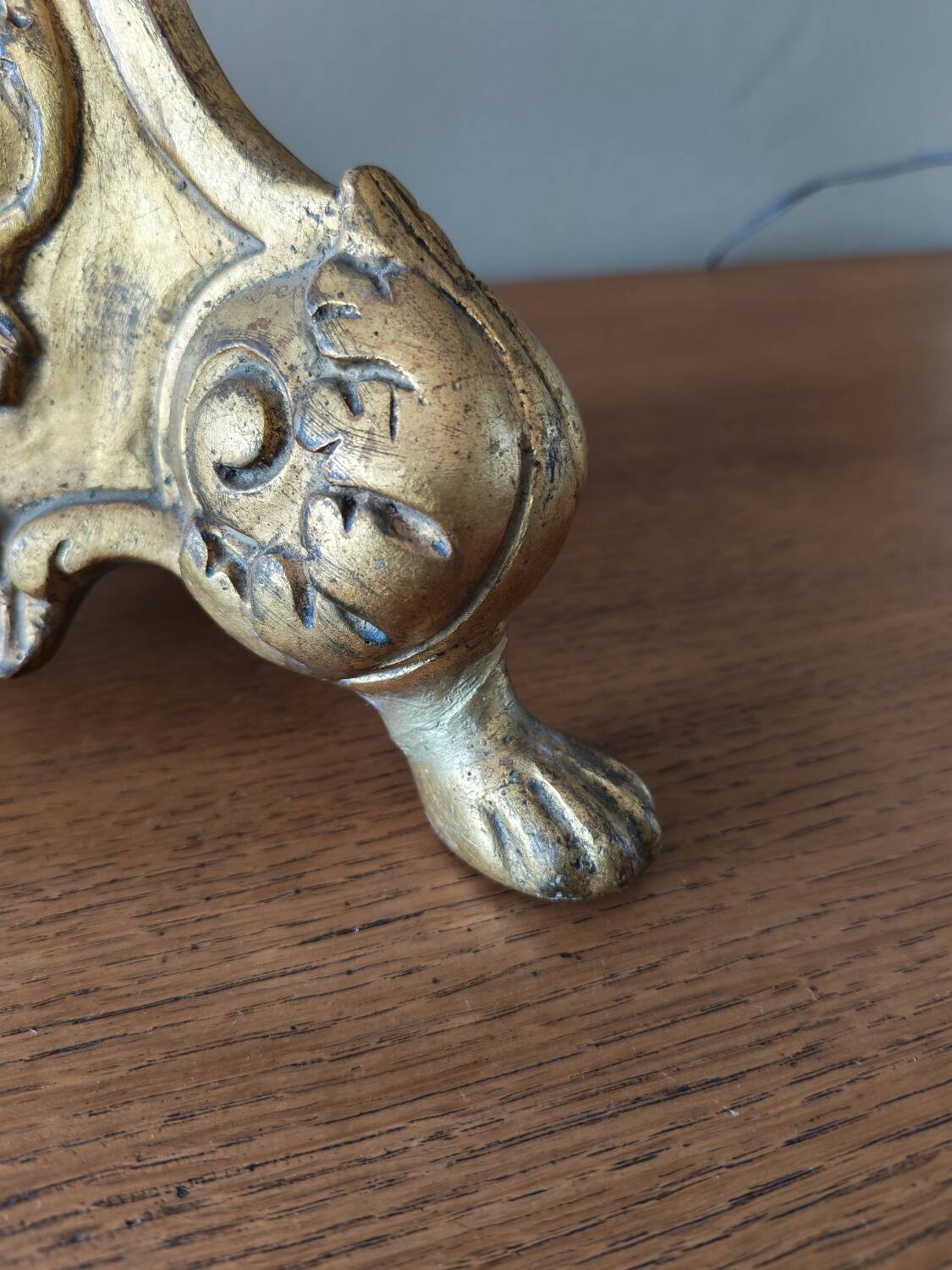 Golden wooden lamp base