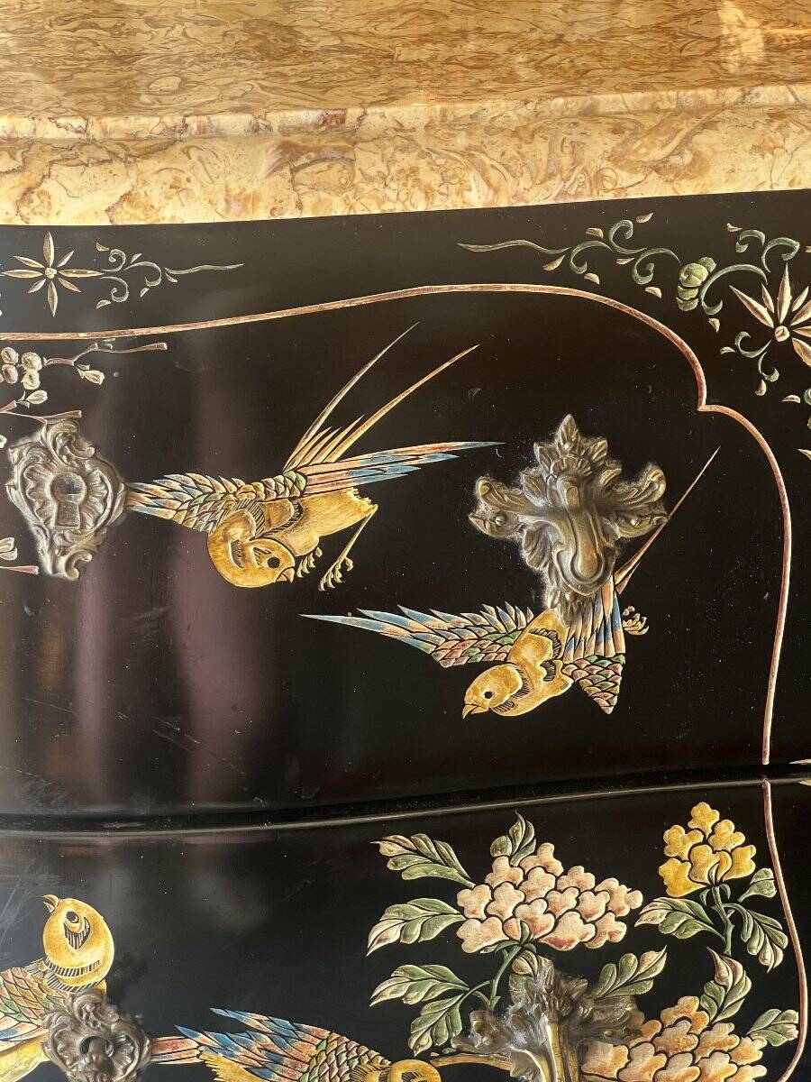 Curved lacquered wooden chest of drawers with Chinese decoration – 20th century (circa 1950-1960)