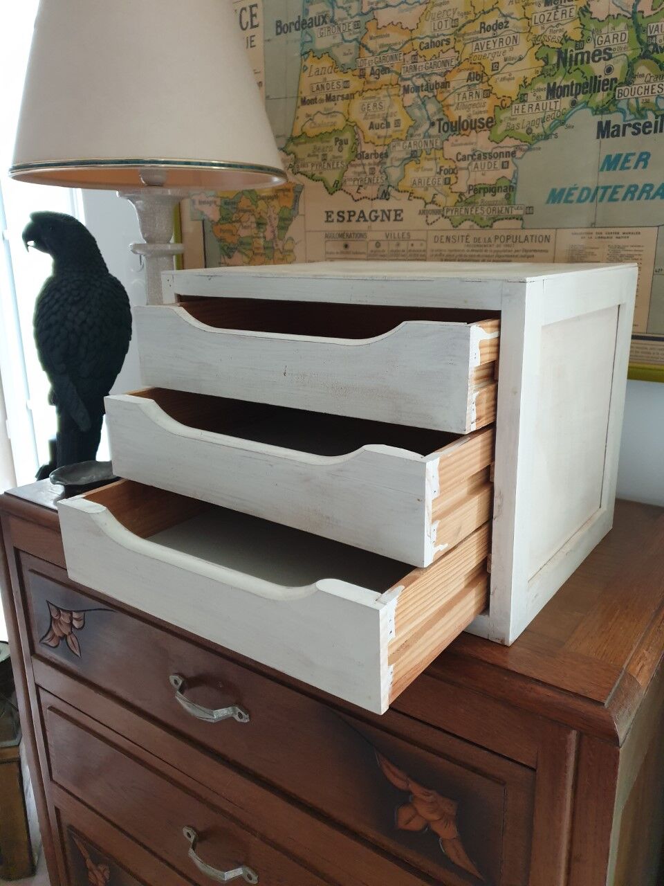 Binder with wooden backrest