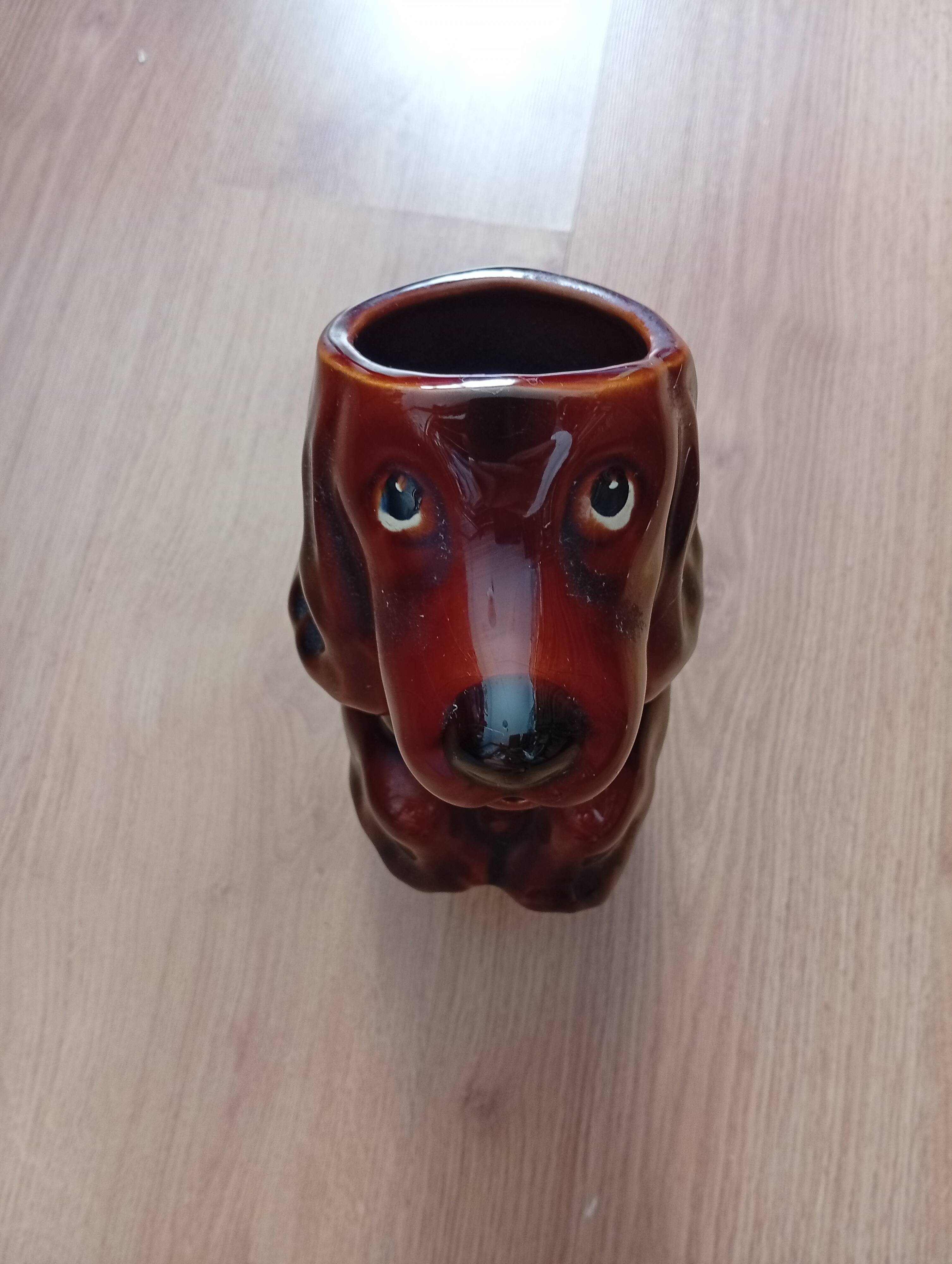 Lot de 2 pichets en barbotine forme chien