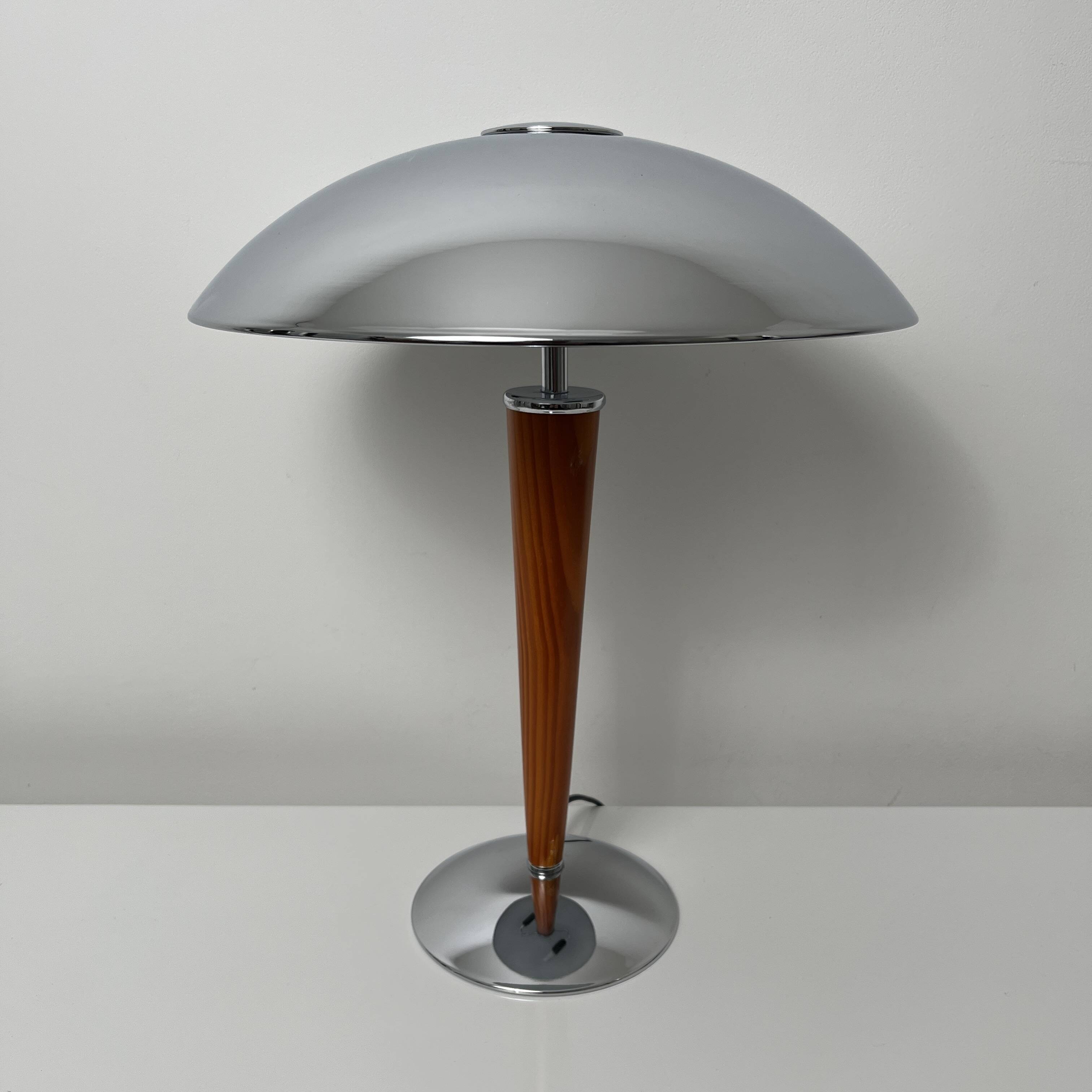 Chrome mushroom lamp in art deco style called liner
