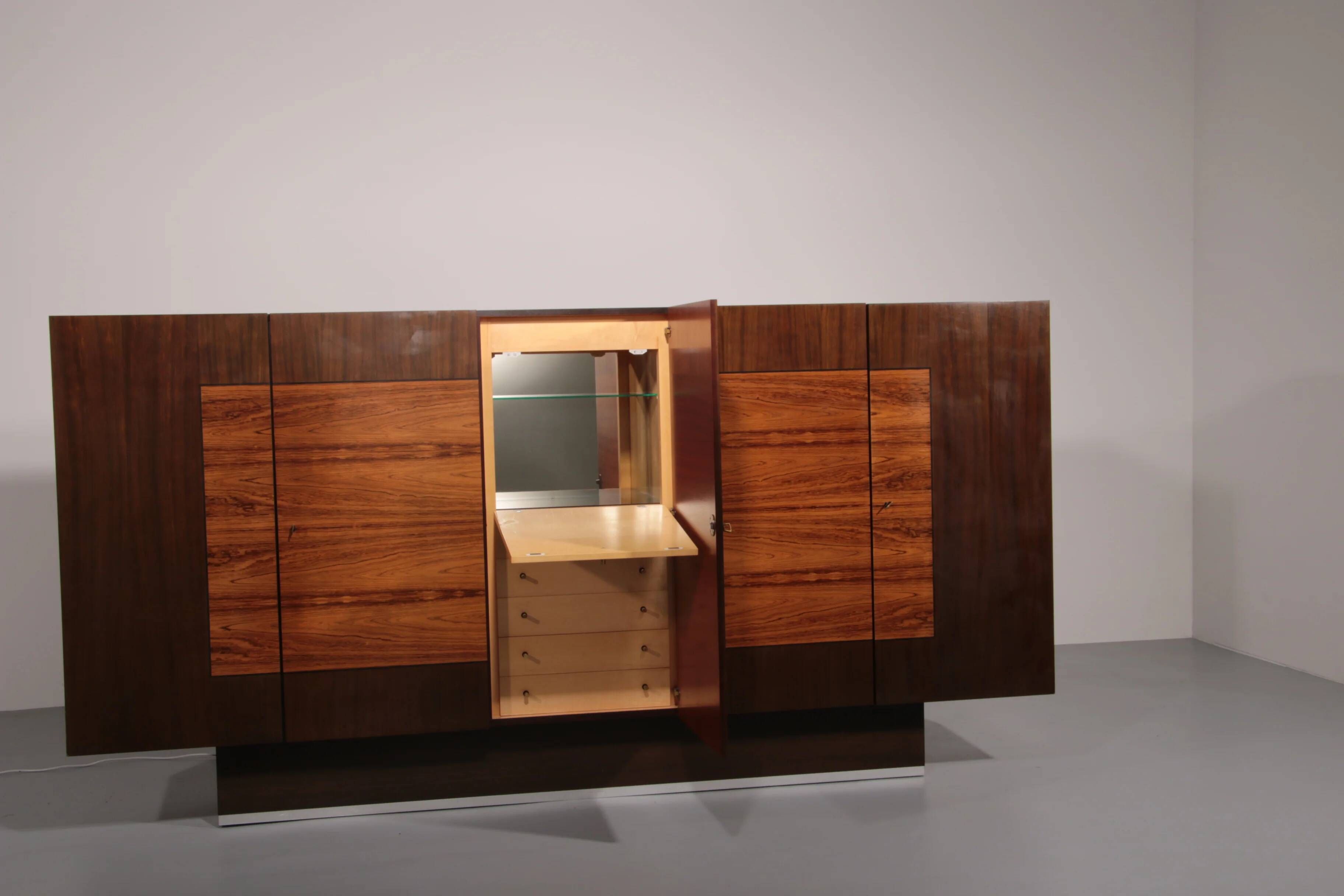 Beautiful large wall unit with plenty of storage space and a bar cabinet, 1970.