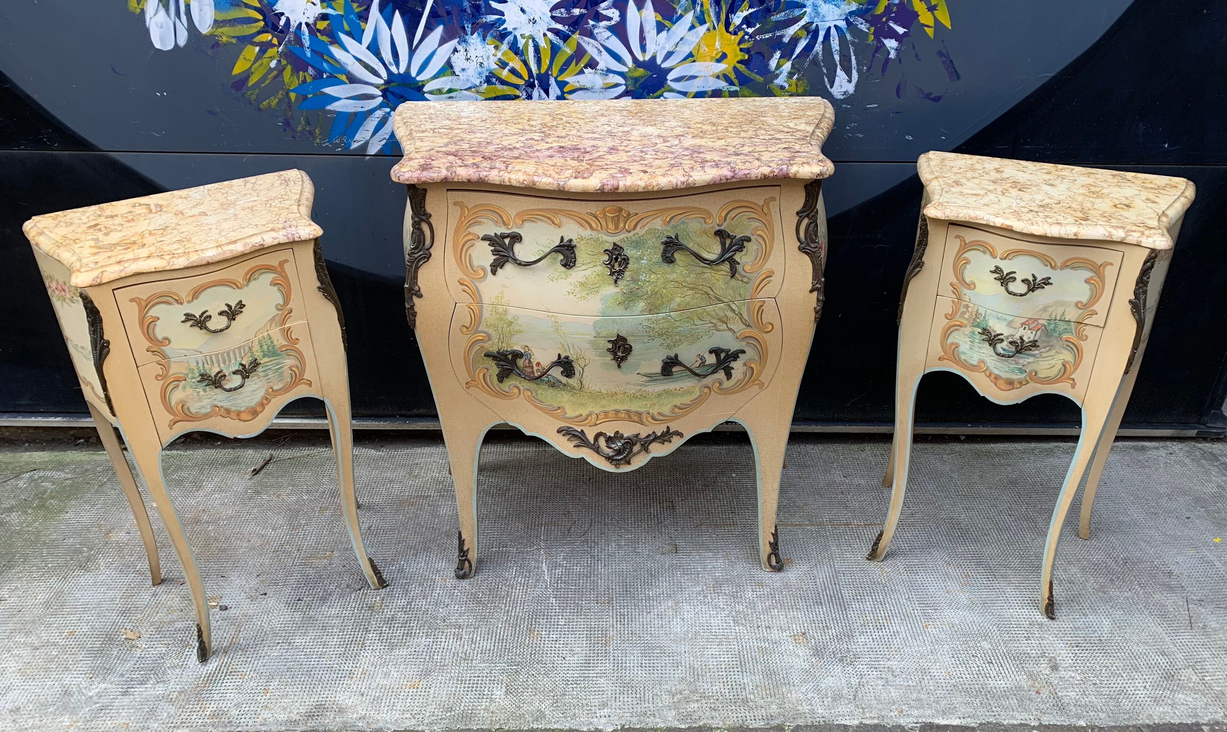 Chest of drawers Louis XV style painted woodwork