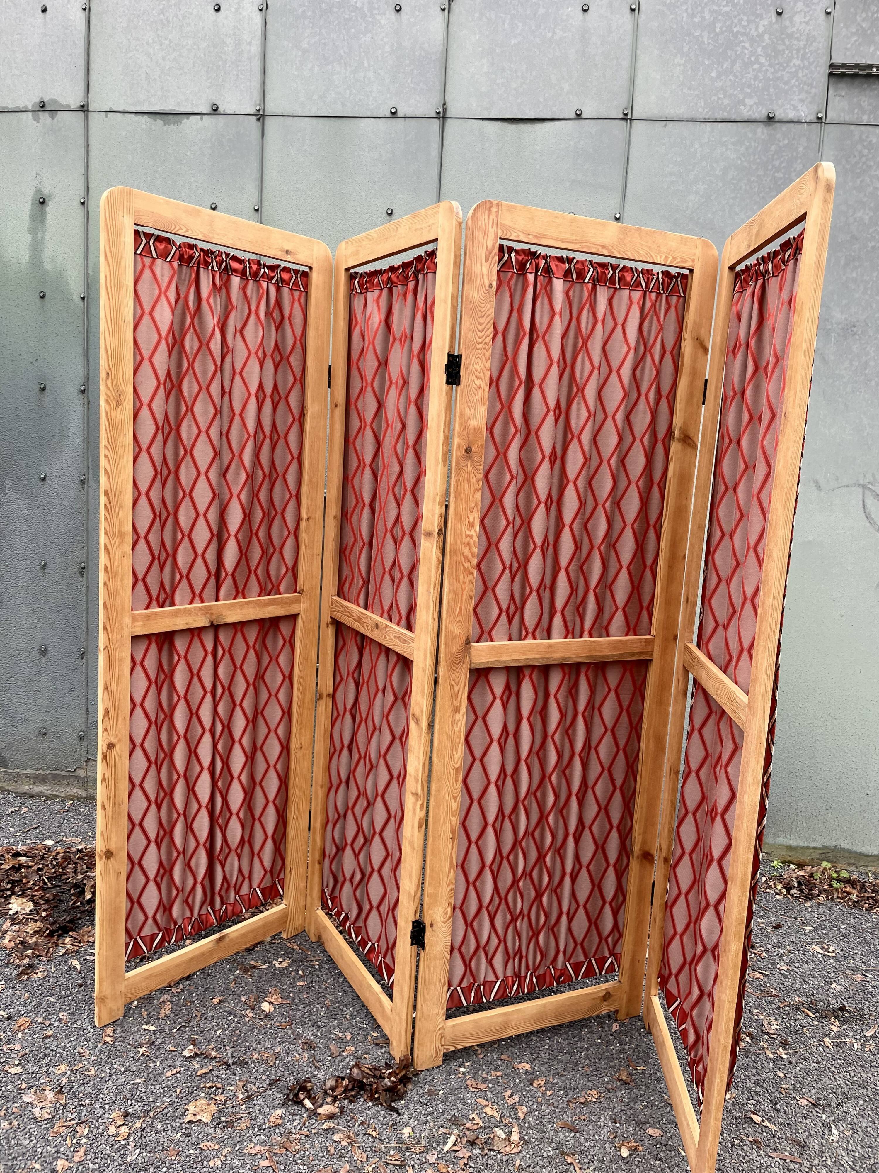 Vintage screen revisited and restored