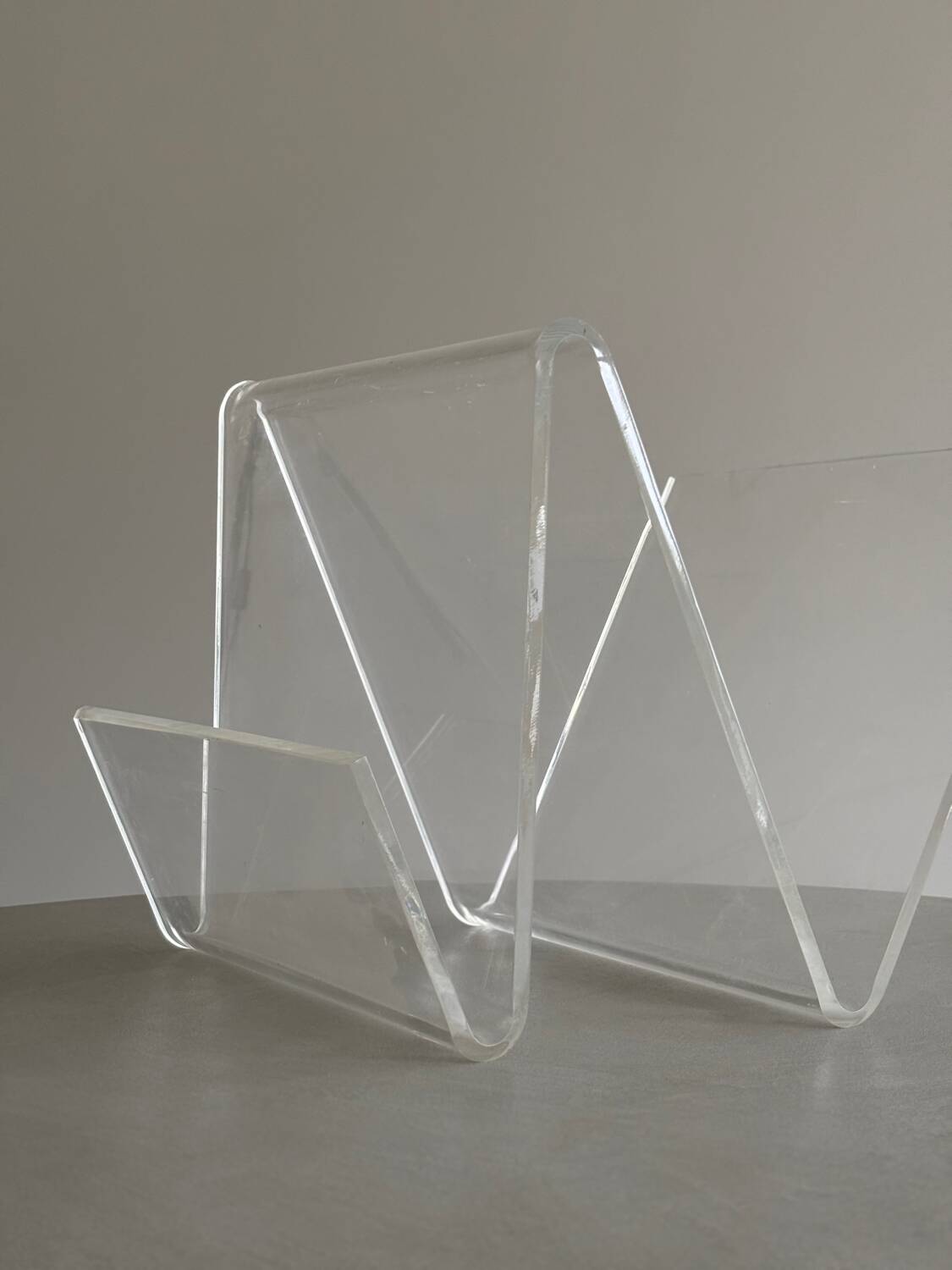 Asymmetrical design magazine rack in transparent acrylic, 70s