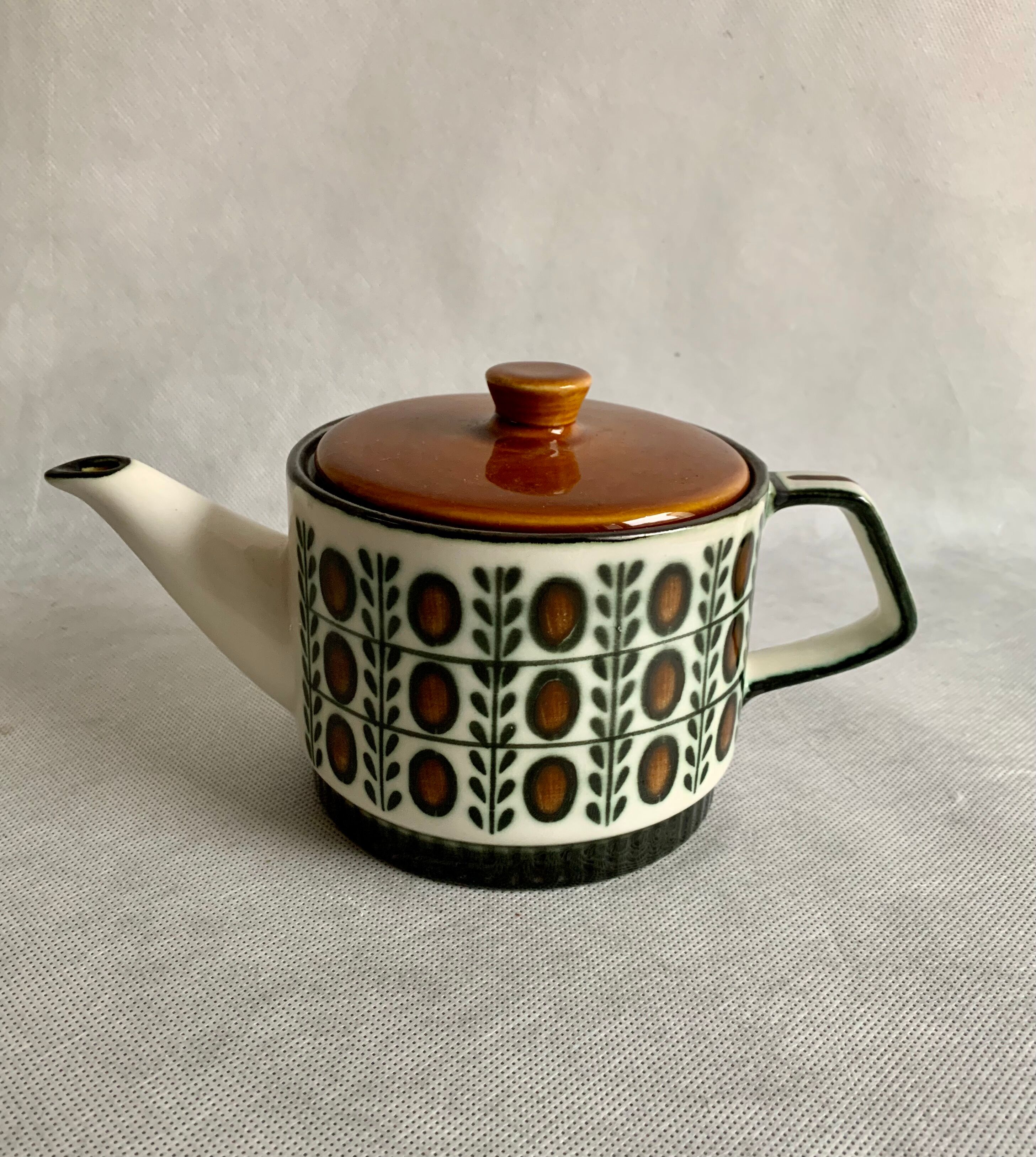 Pottery teapot Boch Rambouillet noix, 1960s