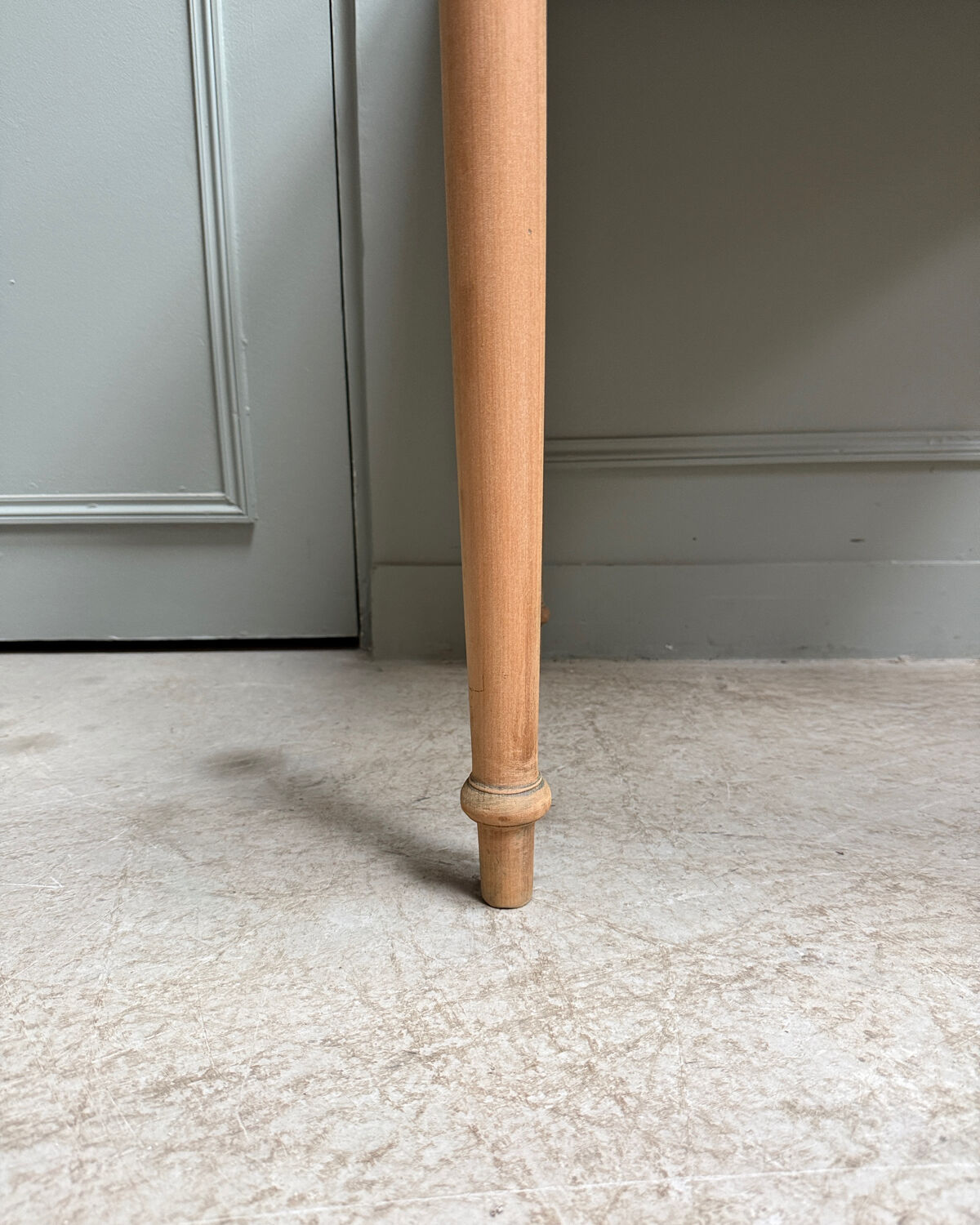 Table made of solid chestnut (renovated) or