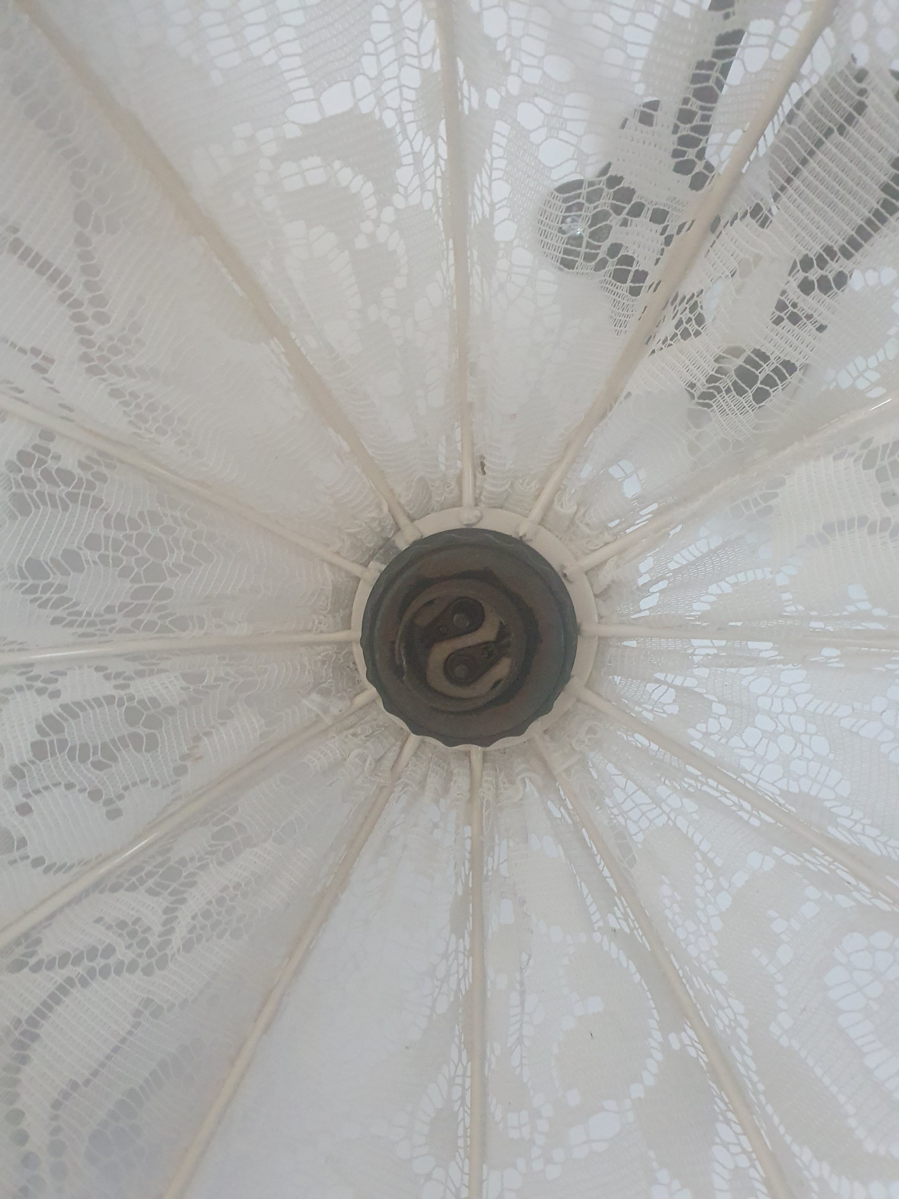 Suspension vintage luminaire in white lace diam 30 height 25