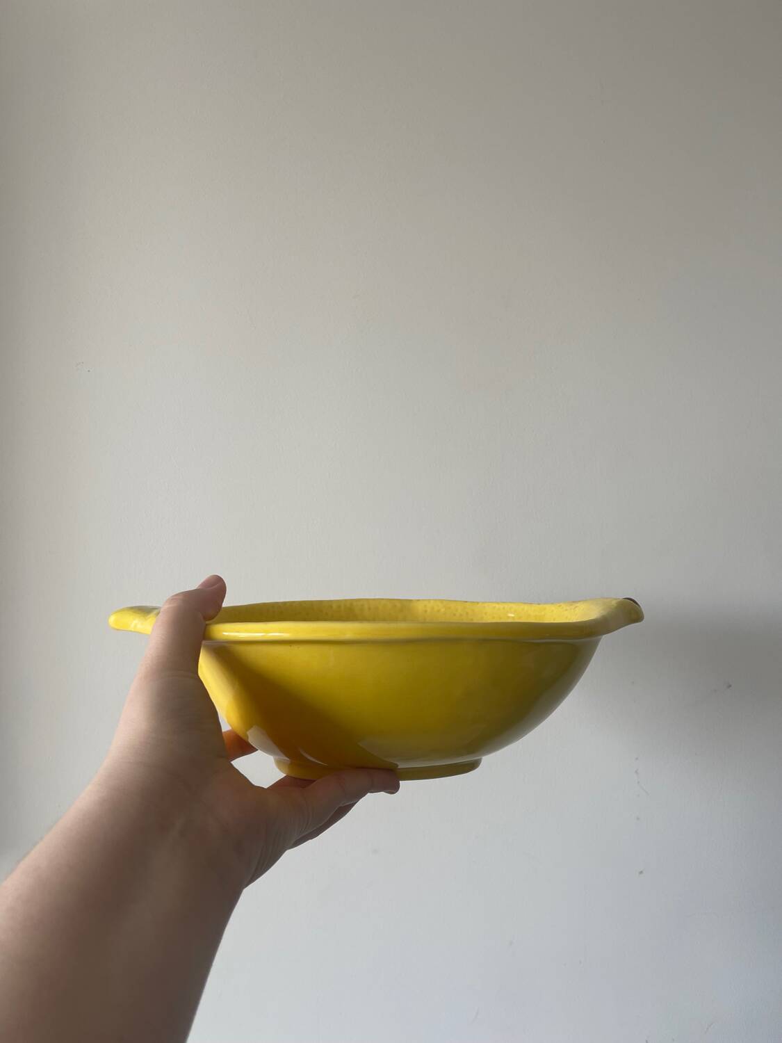 Ceramic dish/bowl in the shape of a lemon fruit and its decorative leaf