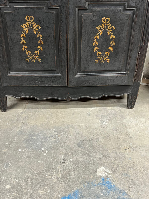 Armoire de style Louis XVI