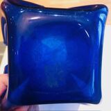 Vase bleu modèle "mouchoir" vintage