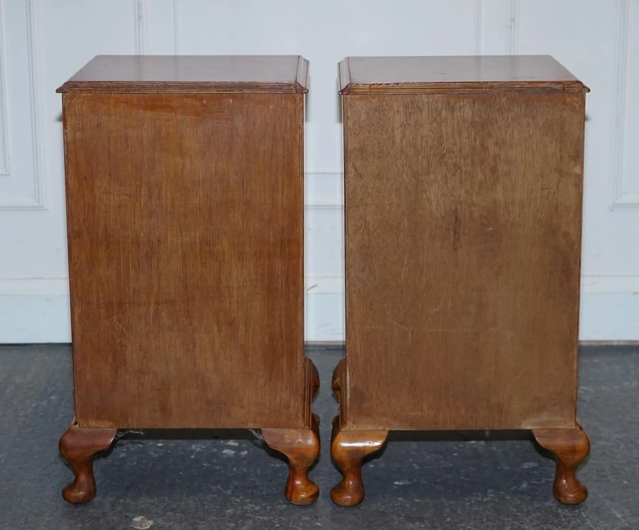 Art Deco Nightstands in Walnut, 1920s, Set of 2