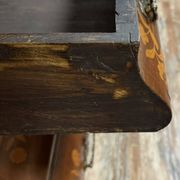 Holland 18th century: Scribanne chest of drawers with curved shape in molded wood
