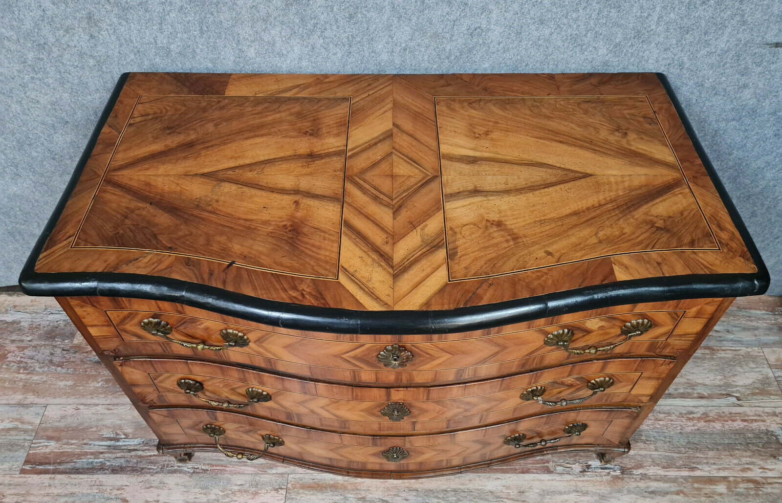 Curved chest of drawers Louis XV period in precious wood marquetry around 1750