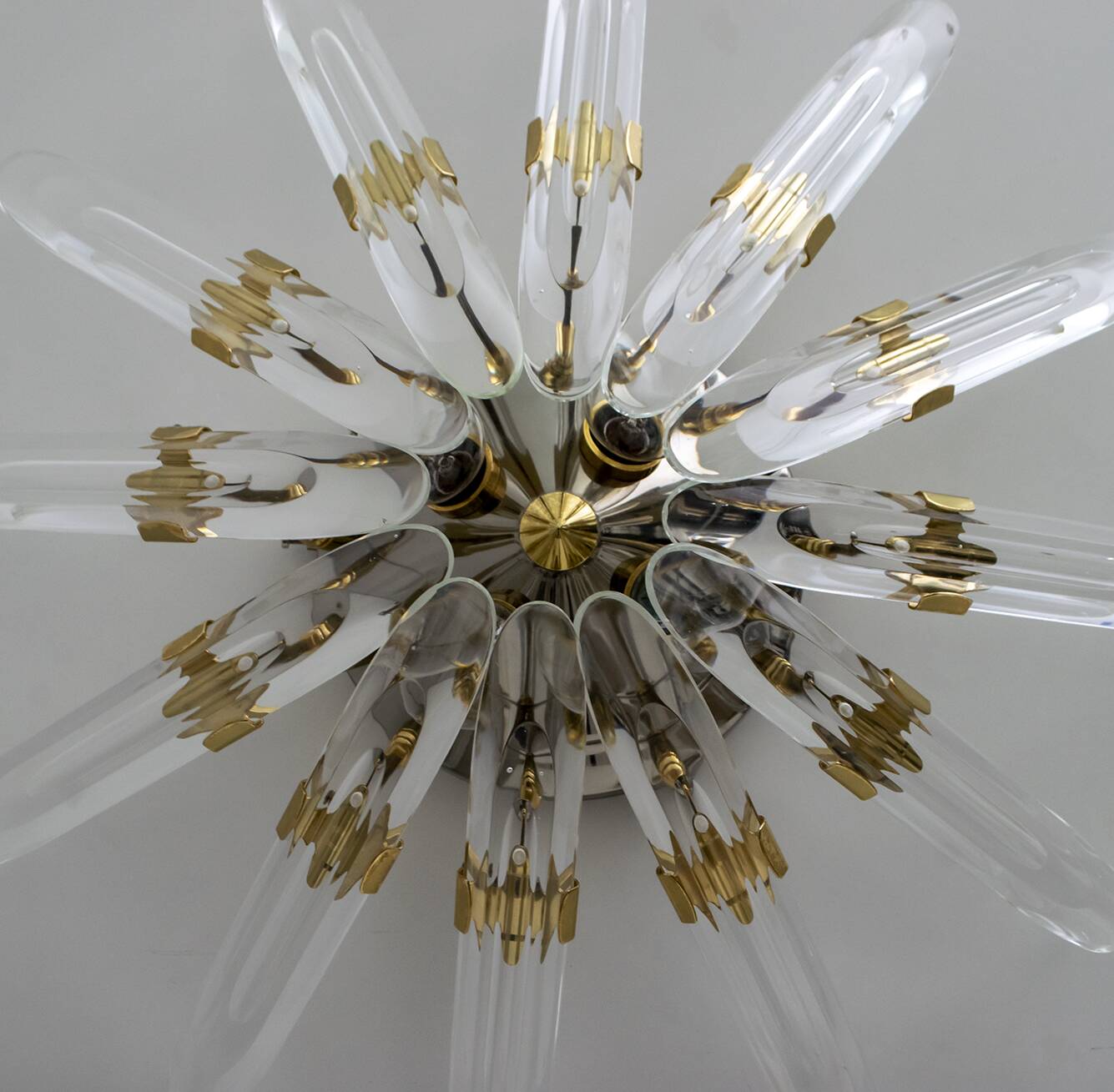 Stilkronen Mid-Century Modern Italian Crystal and Brass Wall Lamp, 1975