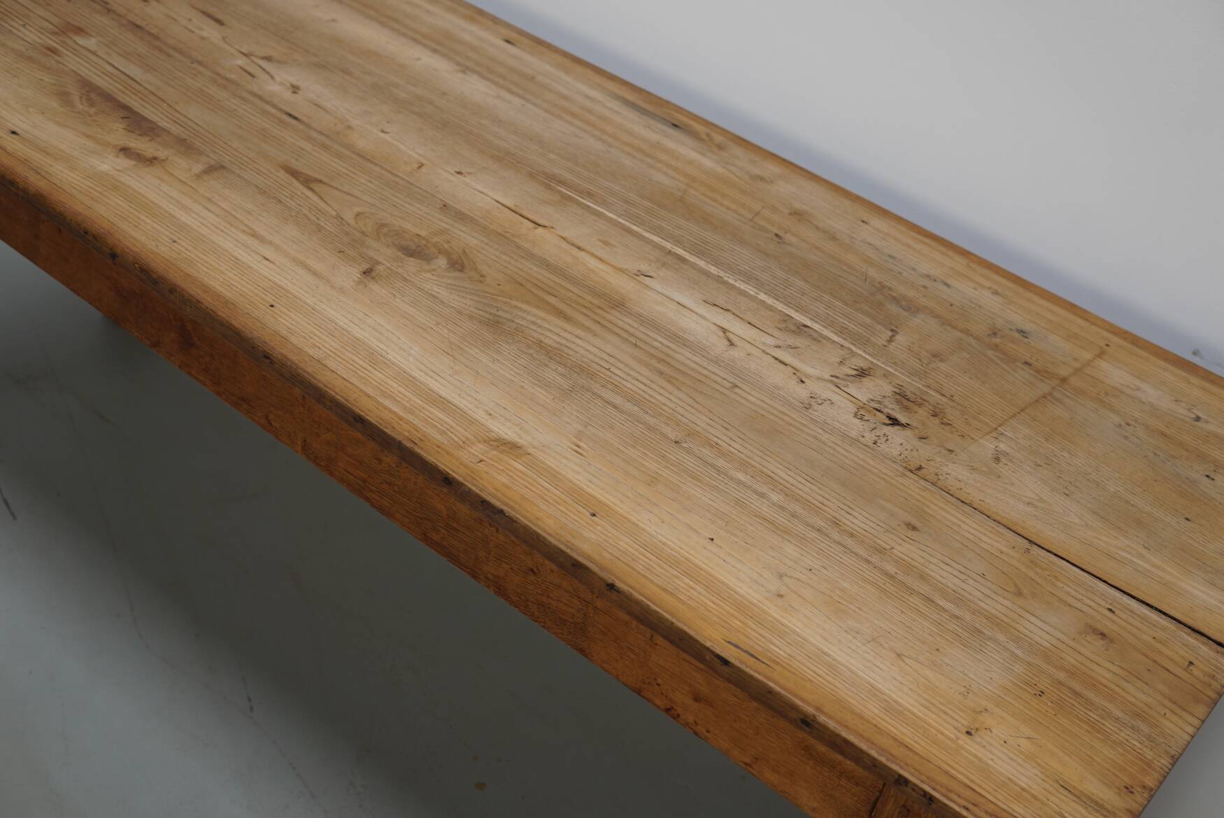 Table à manger rustique en chêne antique du début du 20e siècle.