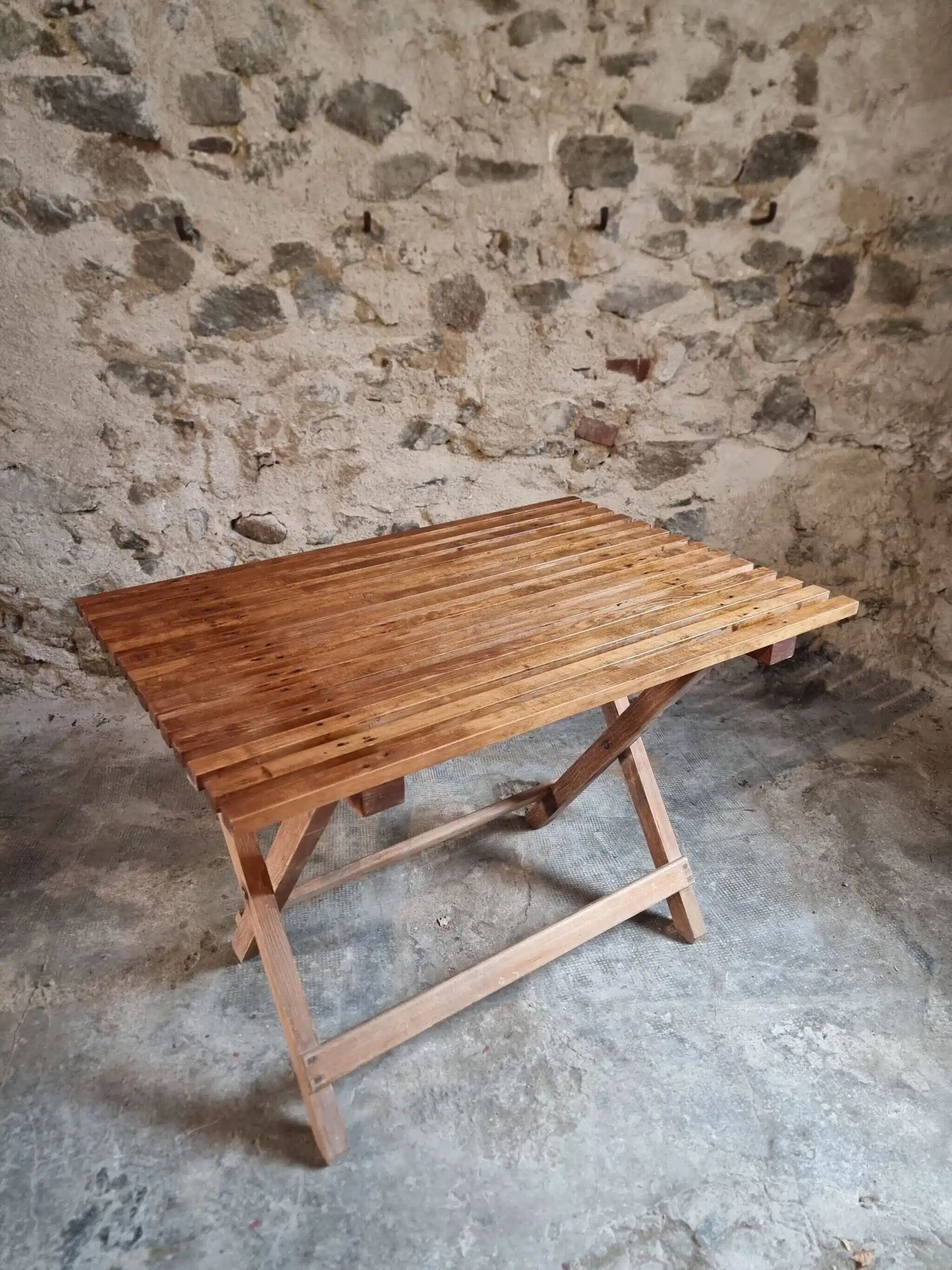 Vintage folding garden table in pine, mid-20th century.