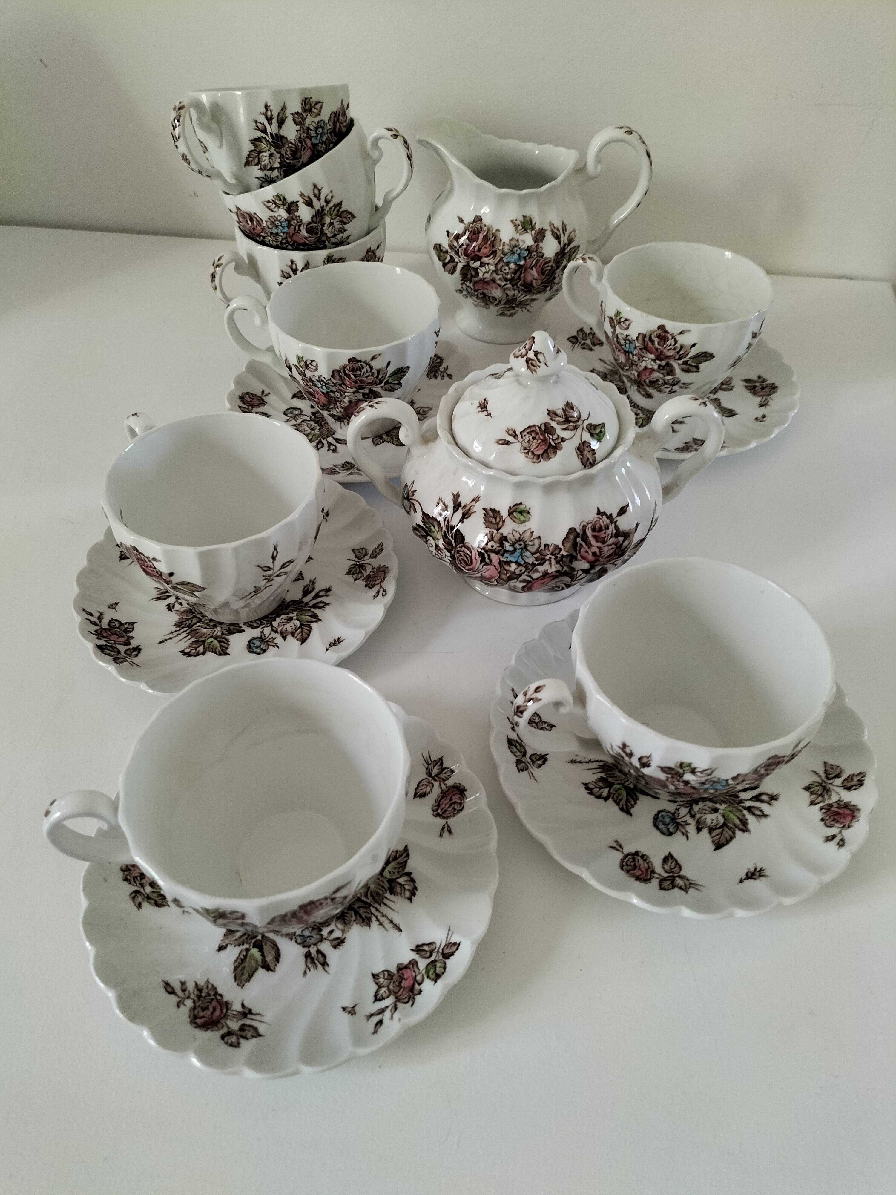 Vintage Johnson Brothers "Devon Sprays" set.