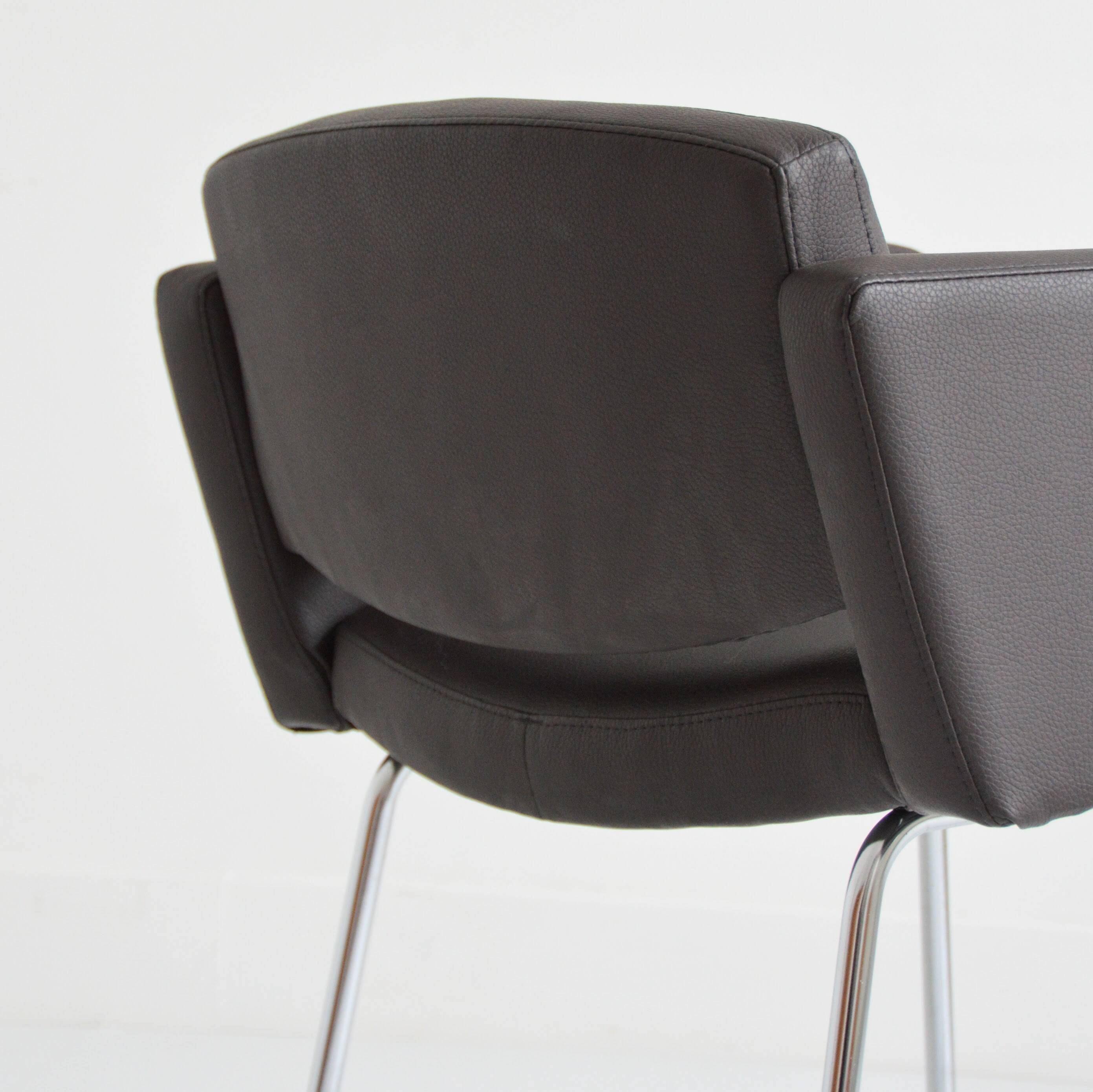 Fauteuil « Conseil » de Pierre Guariche pour Meurop 1960s ( 1 / 2 )