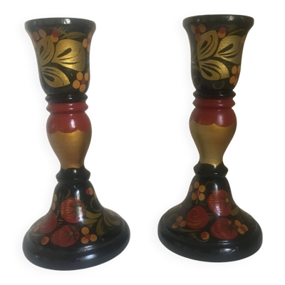 Bougeoirs en bois vernis