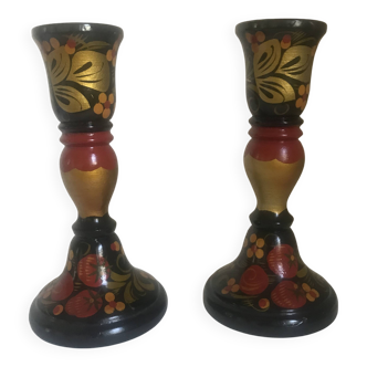 Bougeoirs en bois vernis