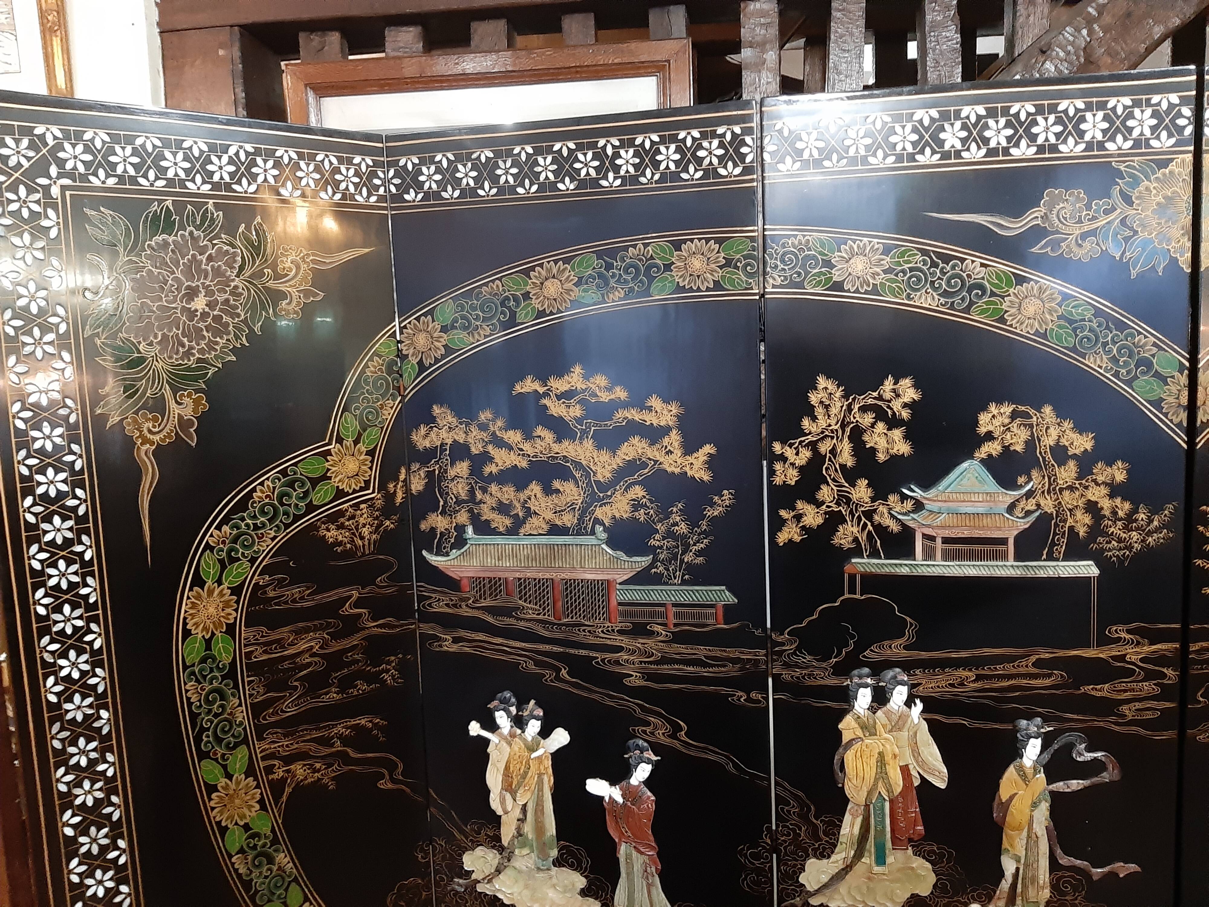 Chinese screen laqué wood and stone marquetry