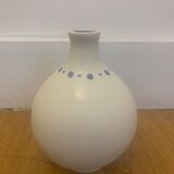 White round ceramic with weight