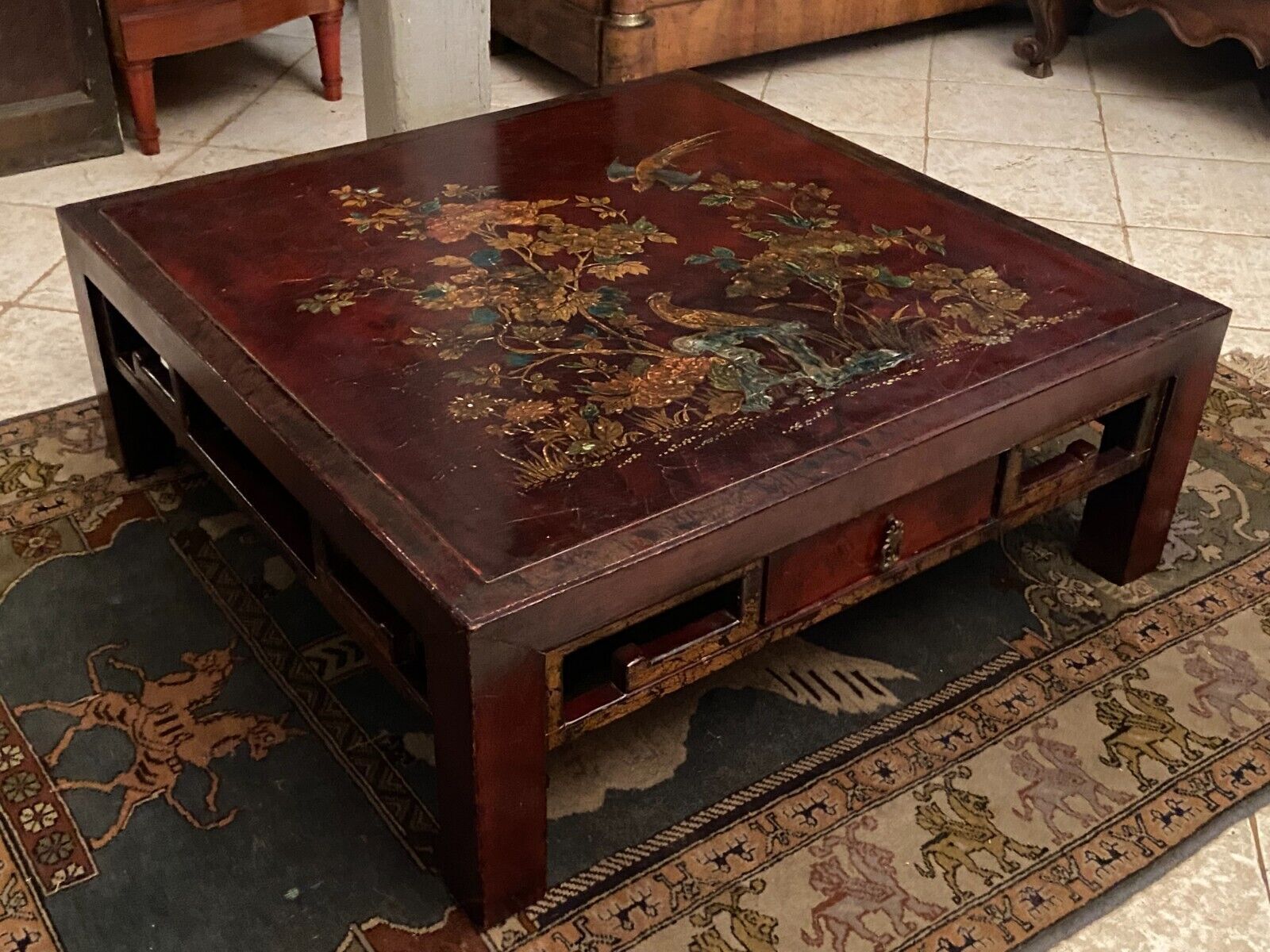 Square section coffee table with lacquered decoration Far East China Japan