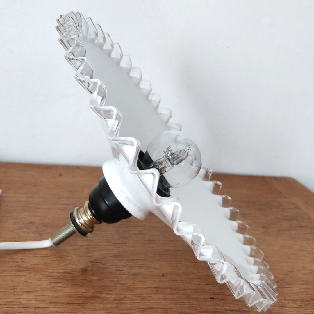Transparent collared opaline lamp