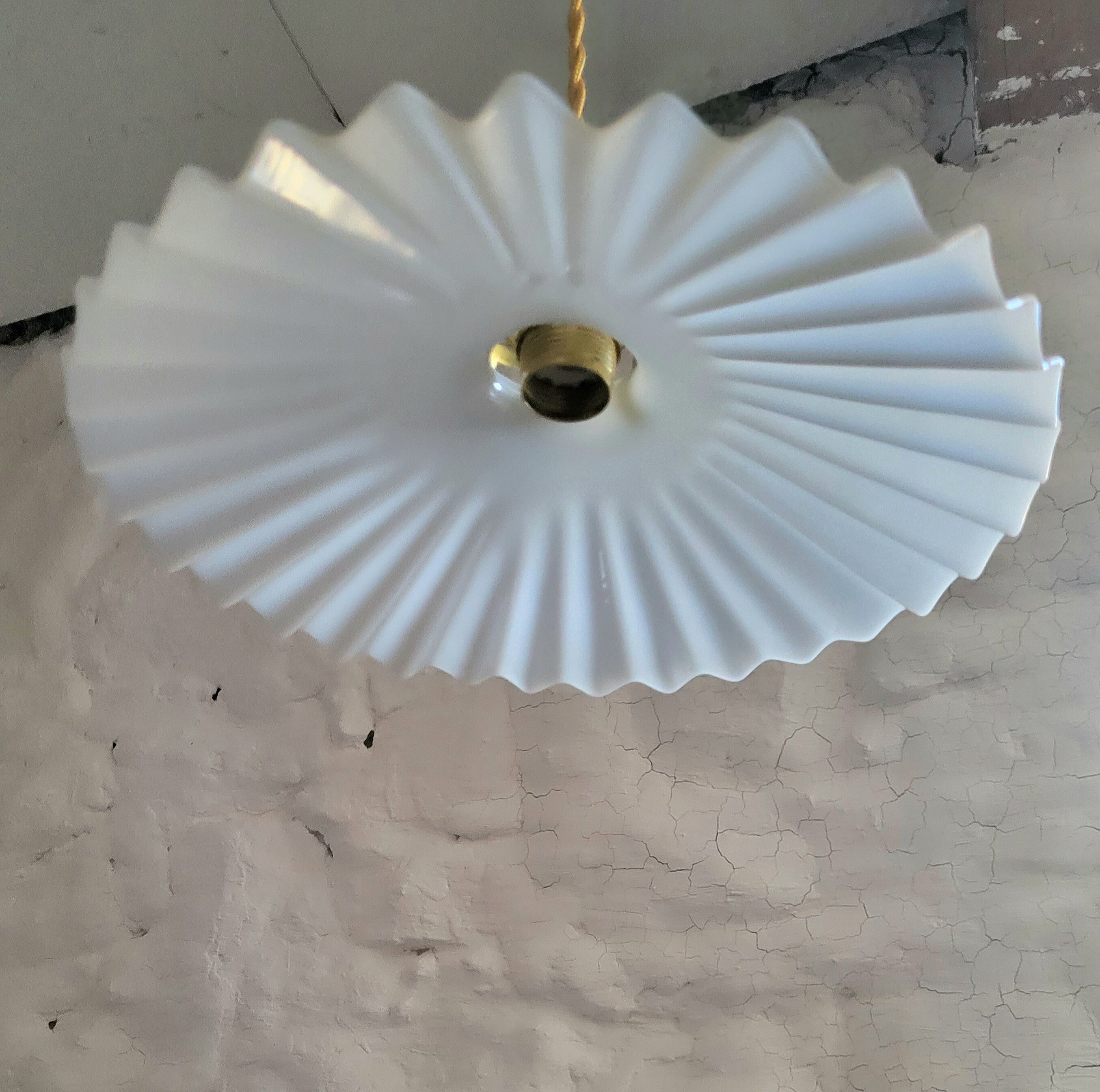 Pleated opaline hanging lamp