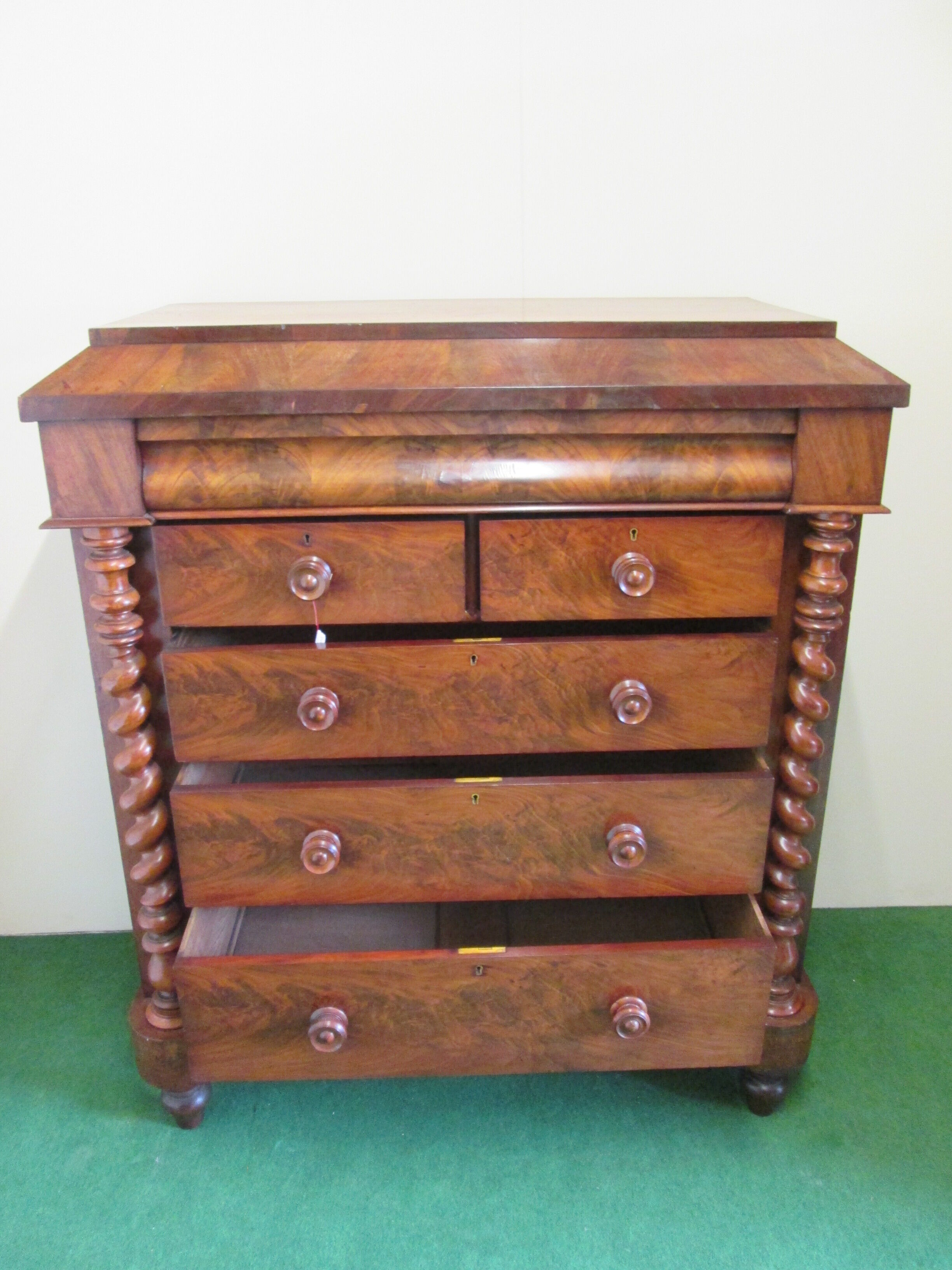 Scottish mahogany chest of drawers from 1880