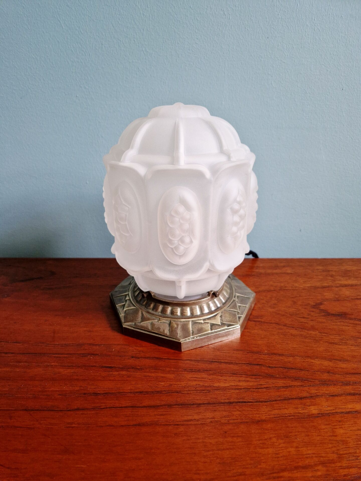 Art Deco night light in nickel-plated bronze and frosted glass, 1920.