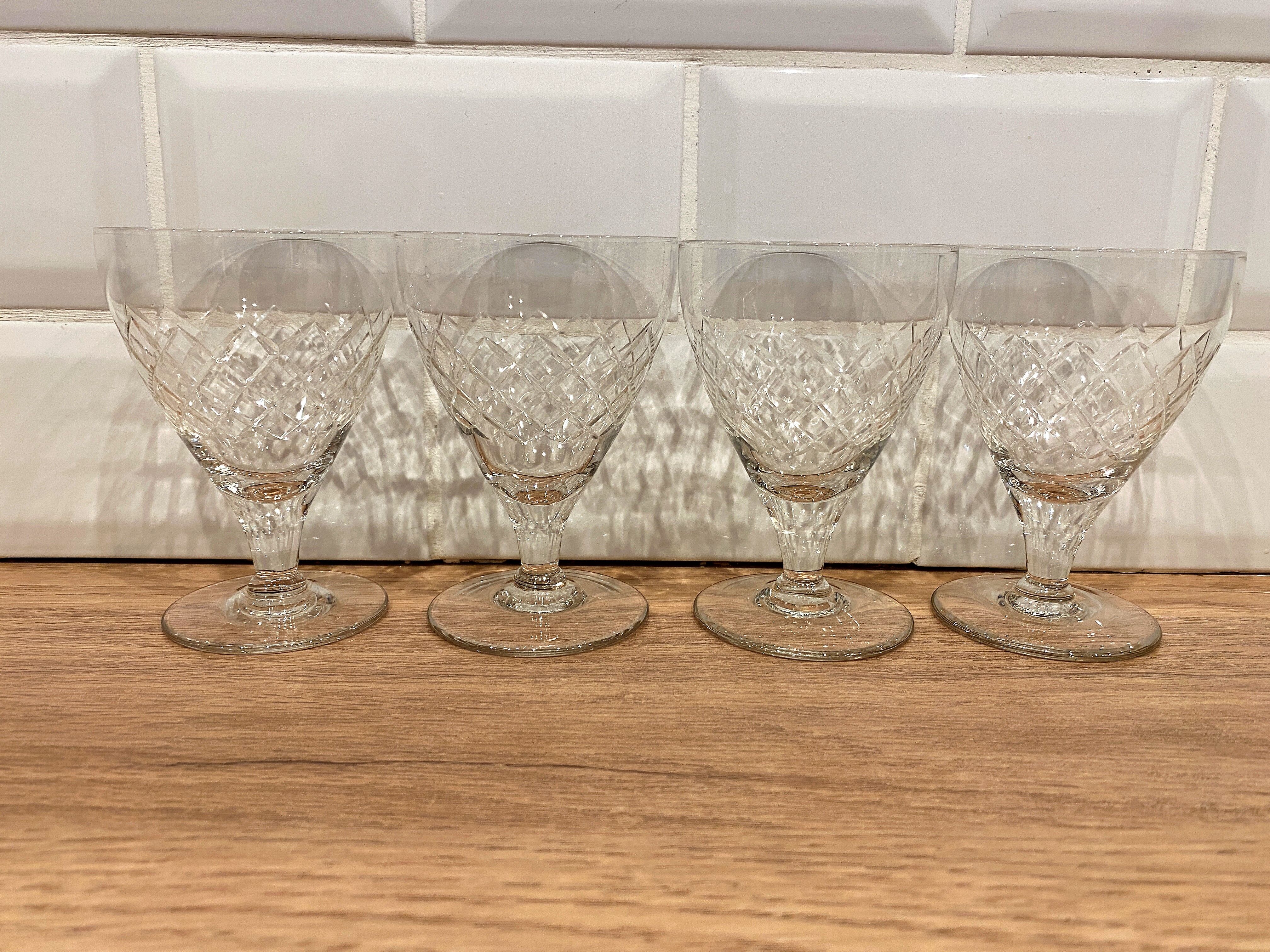 Set of 4 wine glasses in cut glass