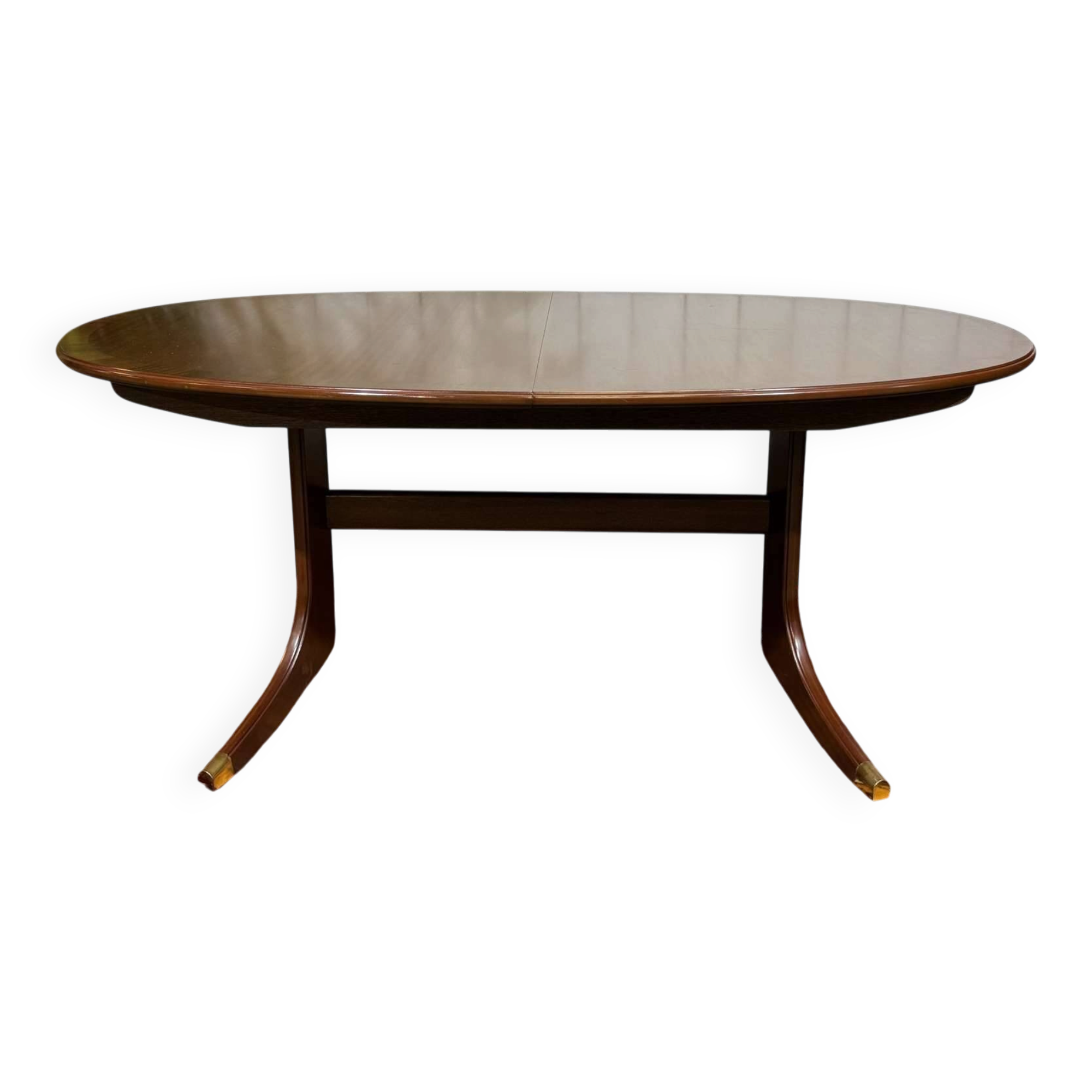 Oval GPlan table in mahogany from the 1970s with a butterfly extension.