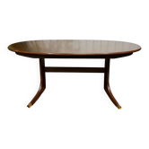 Oval GPlan table in mahogany from the 1970s with a butterfly extension.