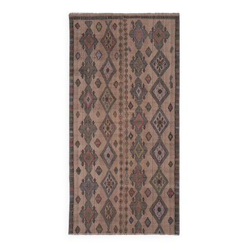 Textile brodé main vintage