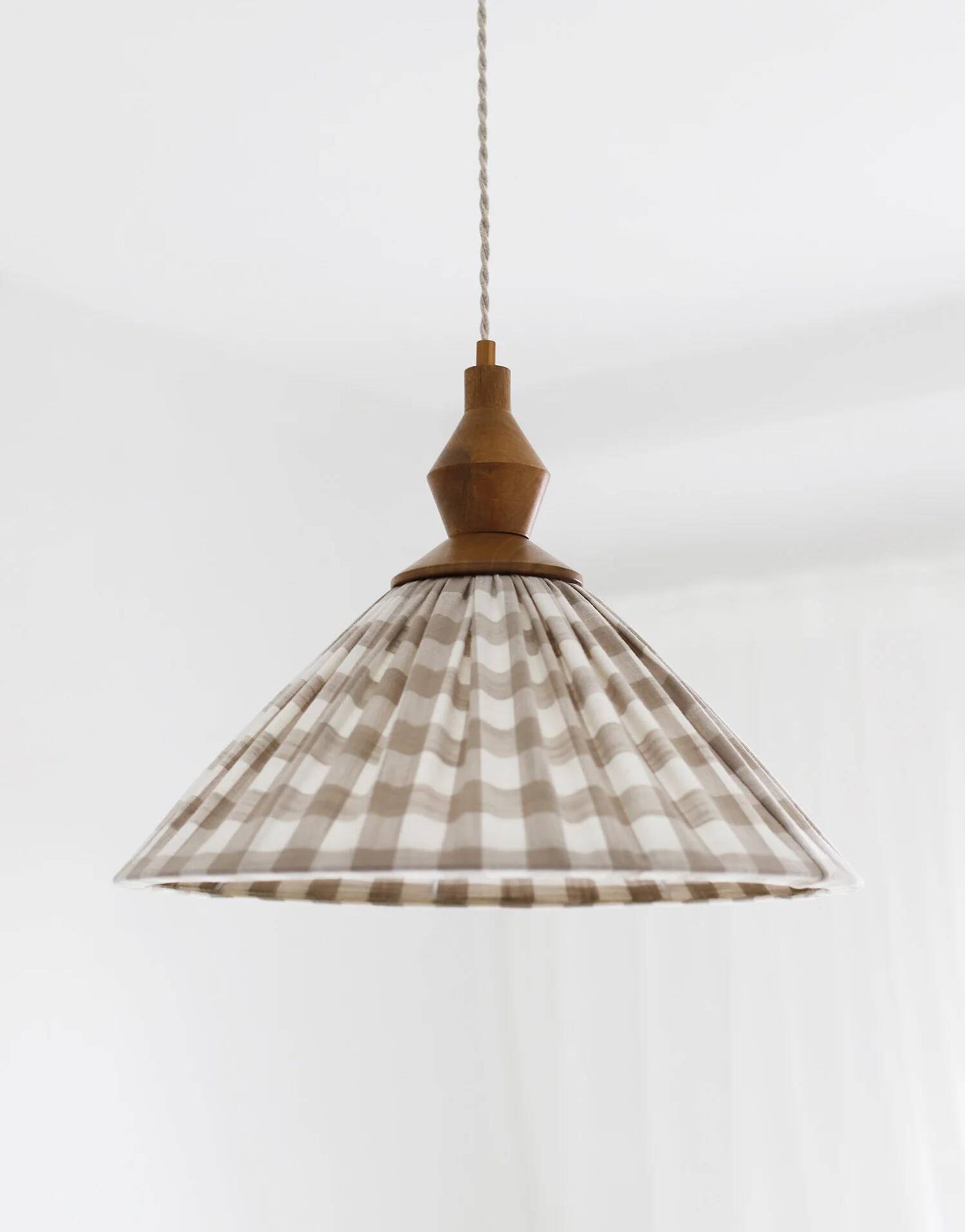 "Olga" pleated pendant light in beige checked fabric and turned wood finish