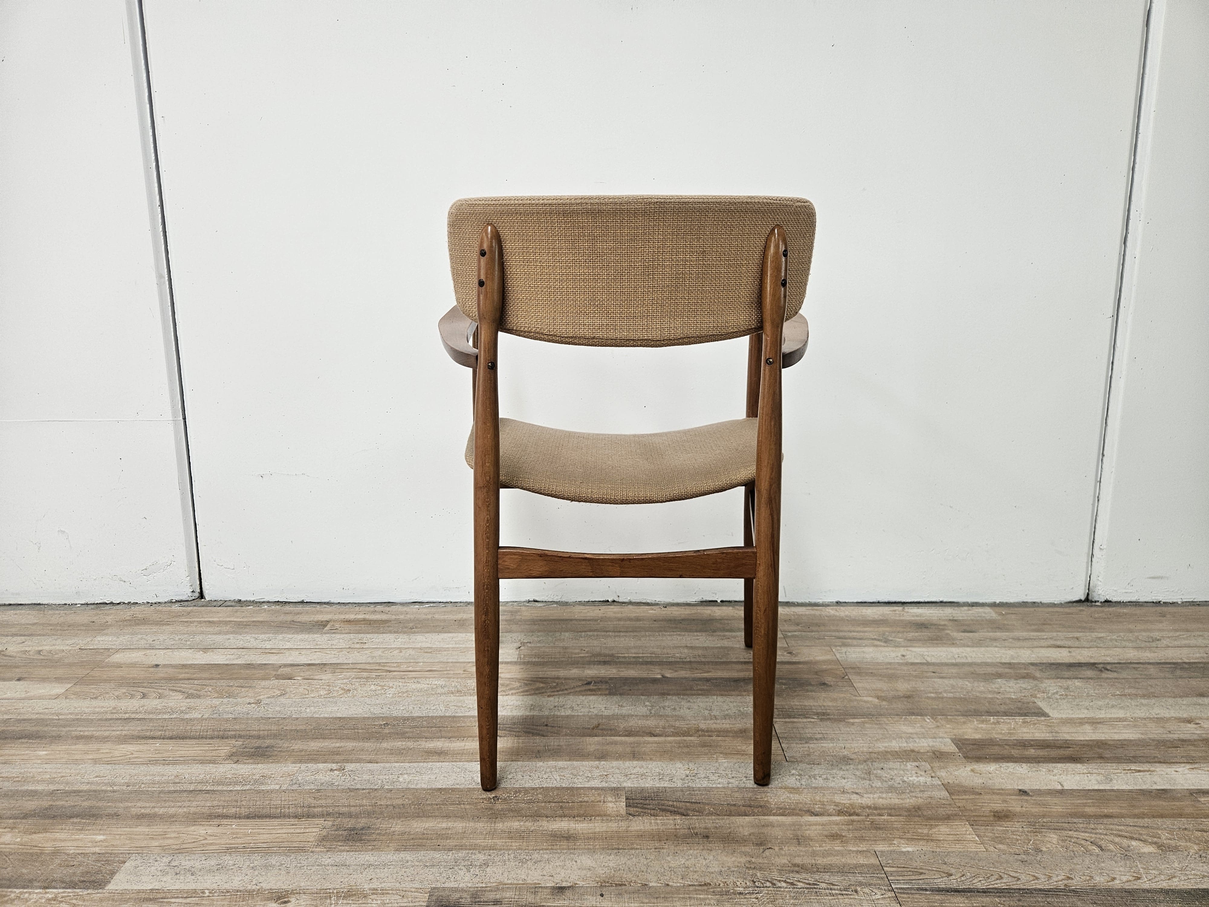Fauteuil suédois en bois et tissu marron