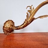 Art Deco wall light in gilt bronze and satin glass, 1920s