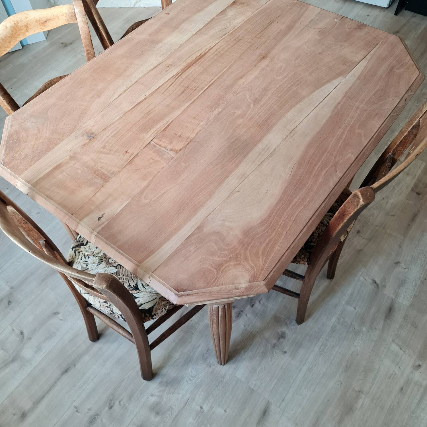 Art deco table - sanded raw wood - flower patterns