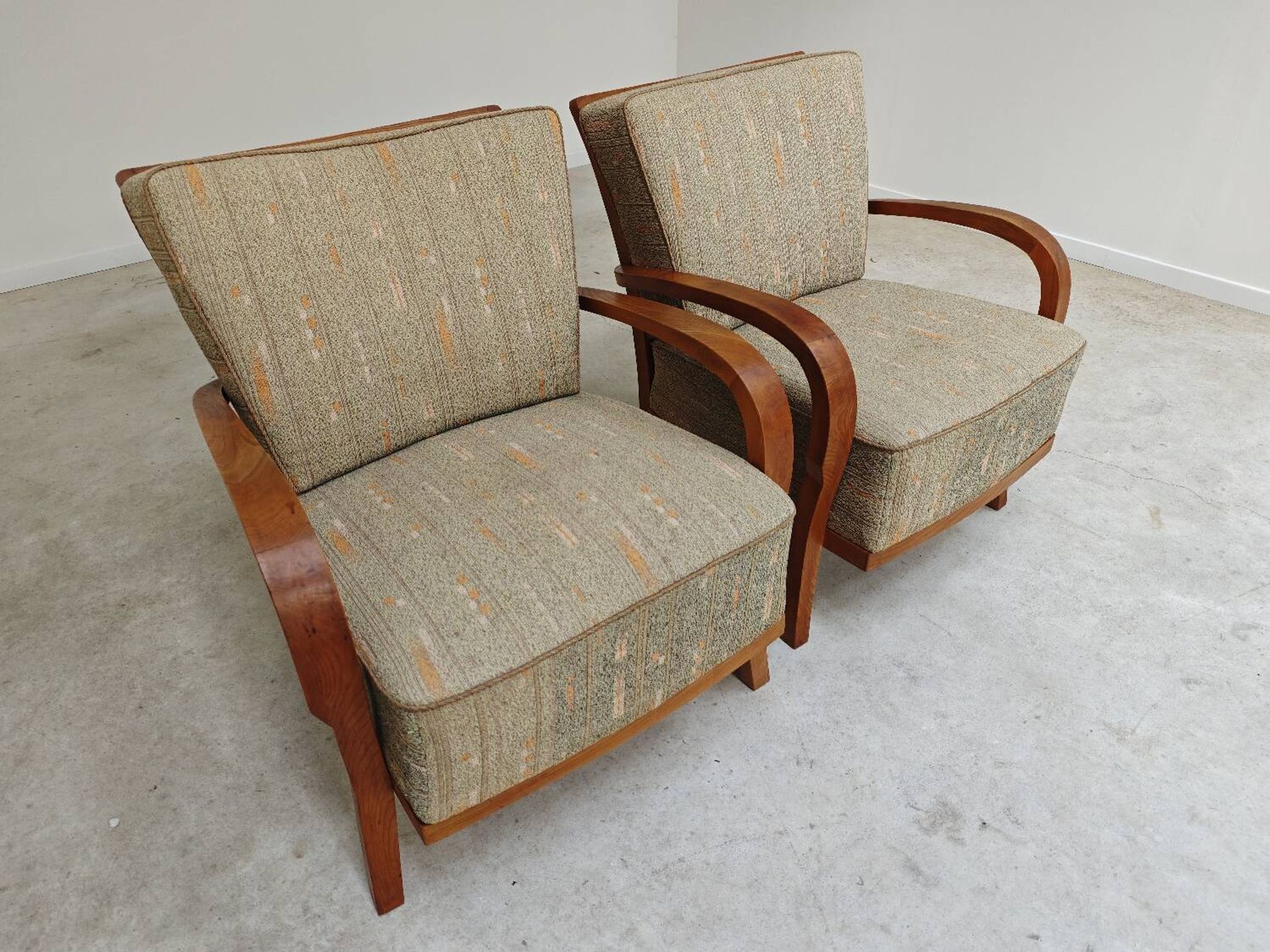 Paire de fauteuils Krasna Jizba Art déco bois massif
