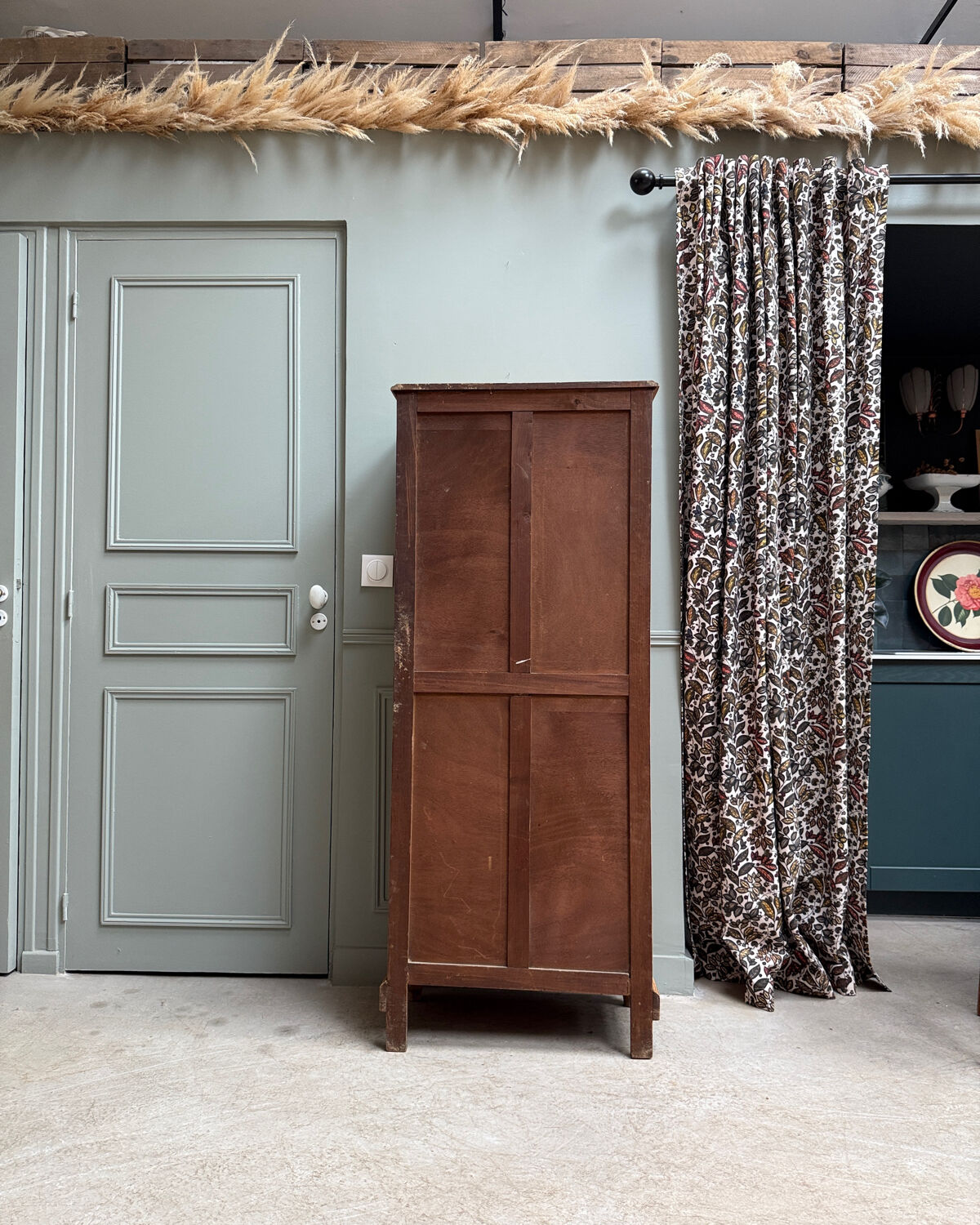 Renovated Parisian showcase