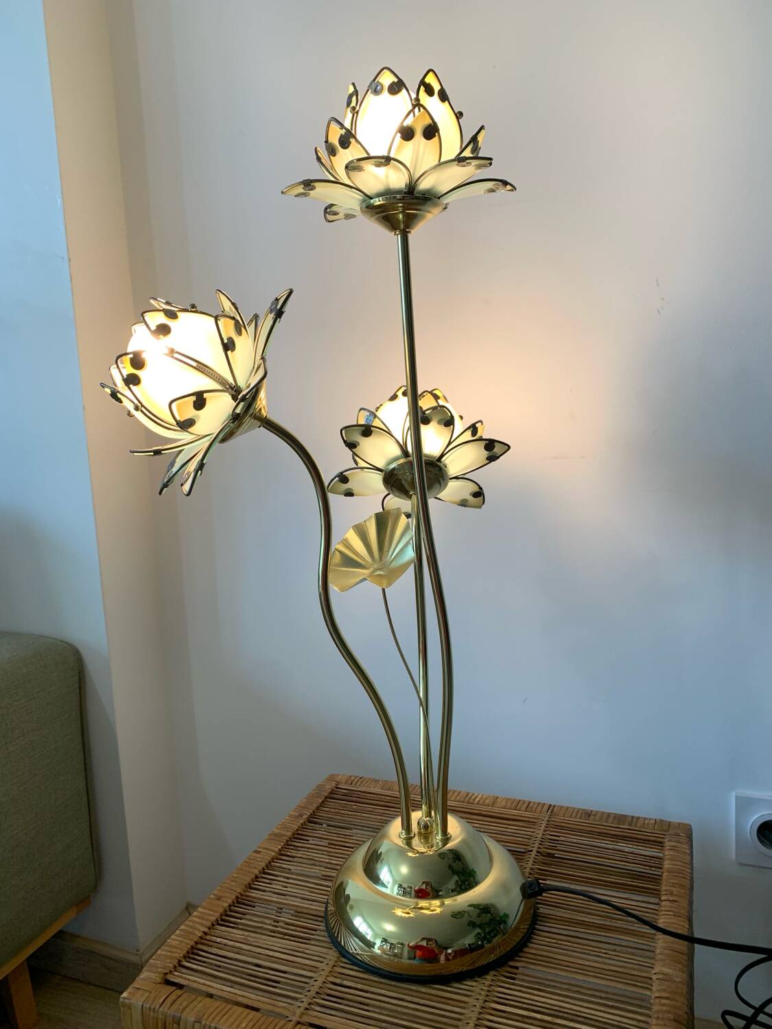 Vintage lotus flower lamp